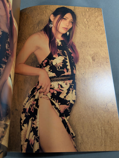 【直筆サイン入り】林下詩美 写真集 Luxury (Premium Ver.)