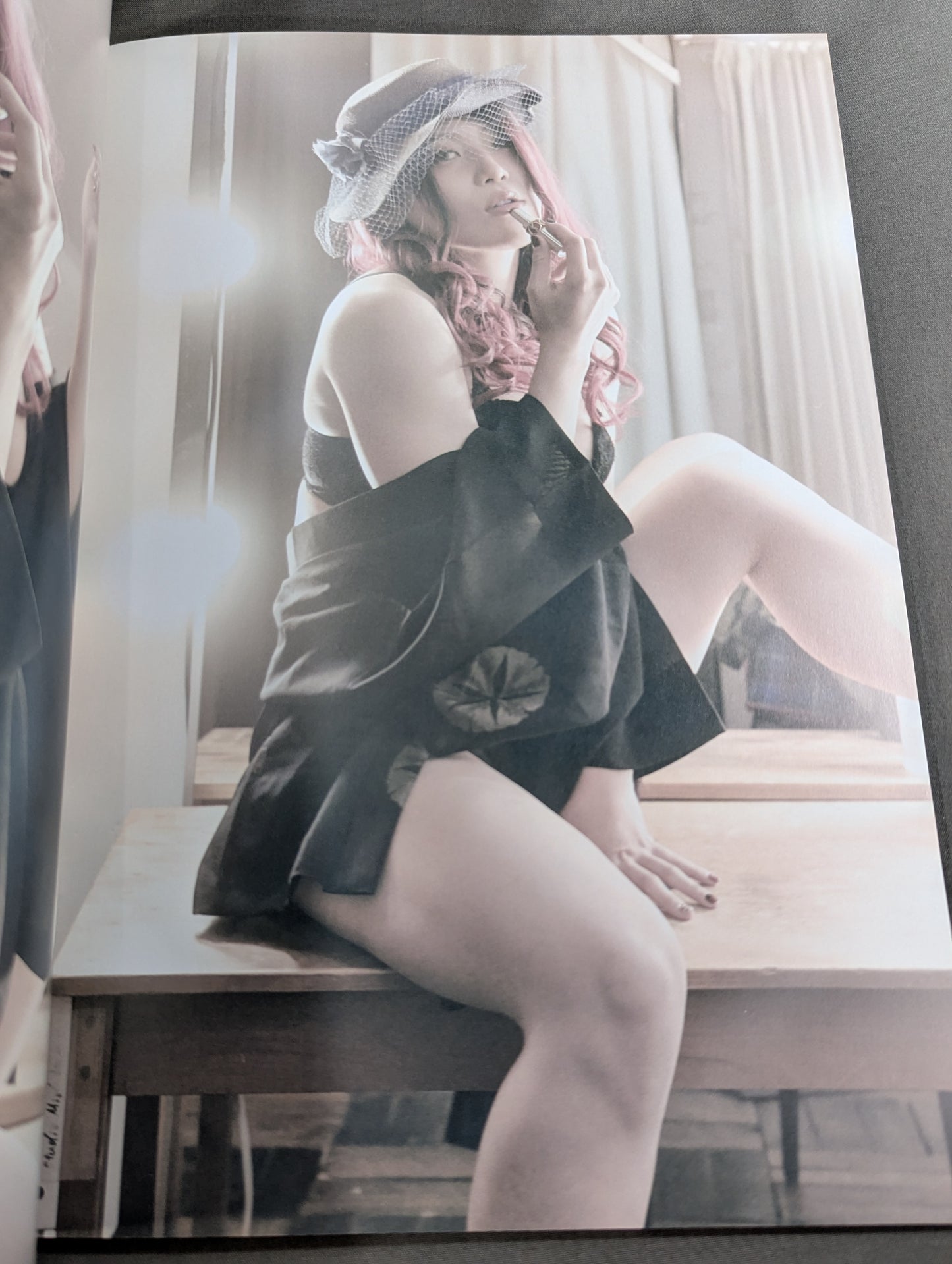 【直筆サイン入り】林下詩美 写真集 Luxury (Premium Ver.)