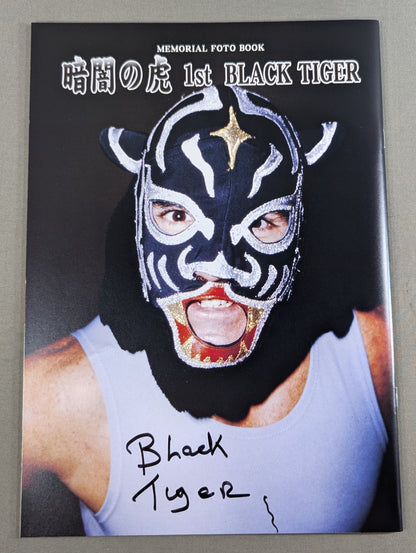 【hand signed autograph】 Kurayami no Tora 1st BLACK TIGER MEMORIAL FOTO BOOK