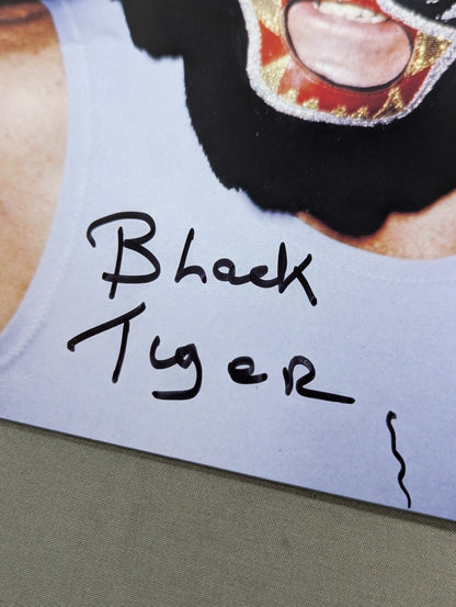 【hand signed autograph】 Kurayami no Tora 1st BLACK TIGER MEMORIAL FOTO BOOK