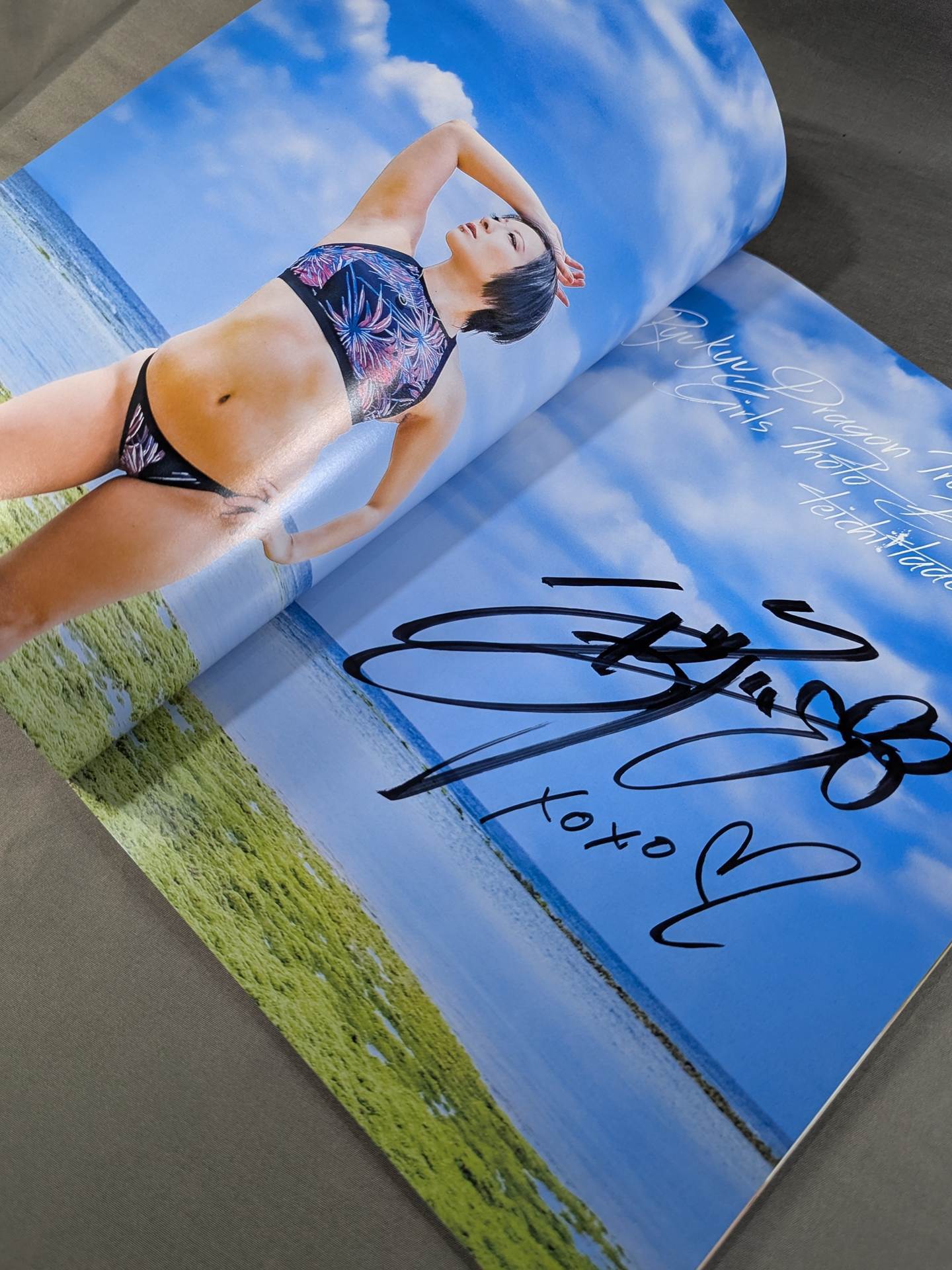 【hand signed autograph】 Ryukyu Dragon Pro Wrestling Girls' photo collection "Teichi! Miachi!"