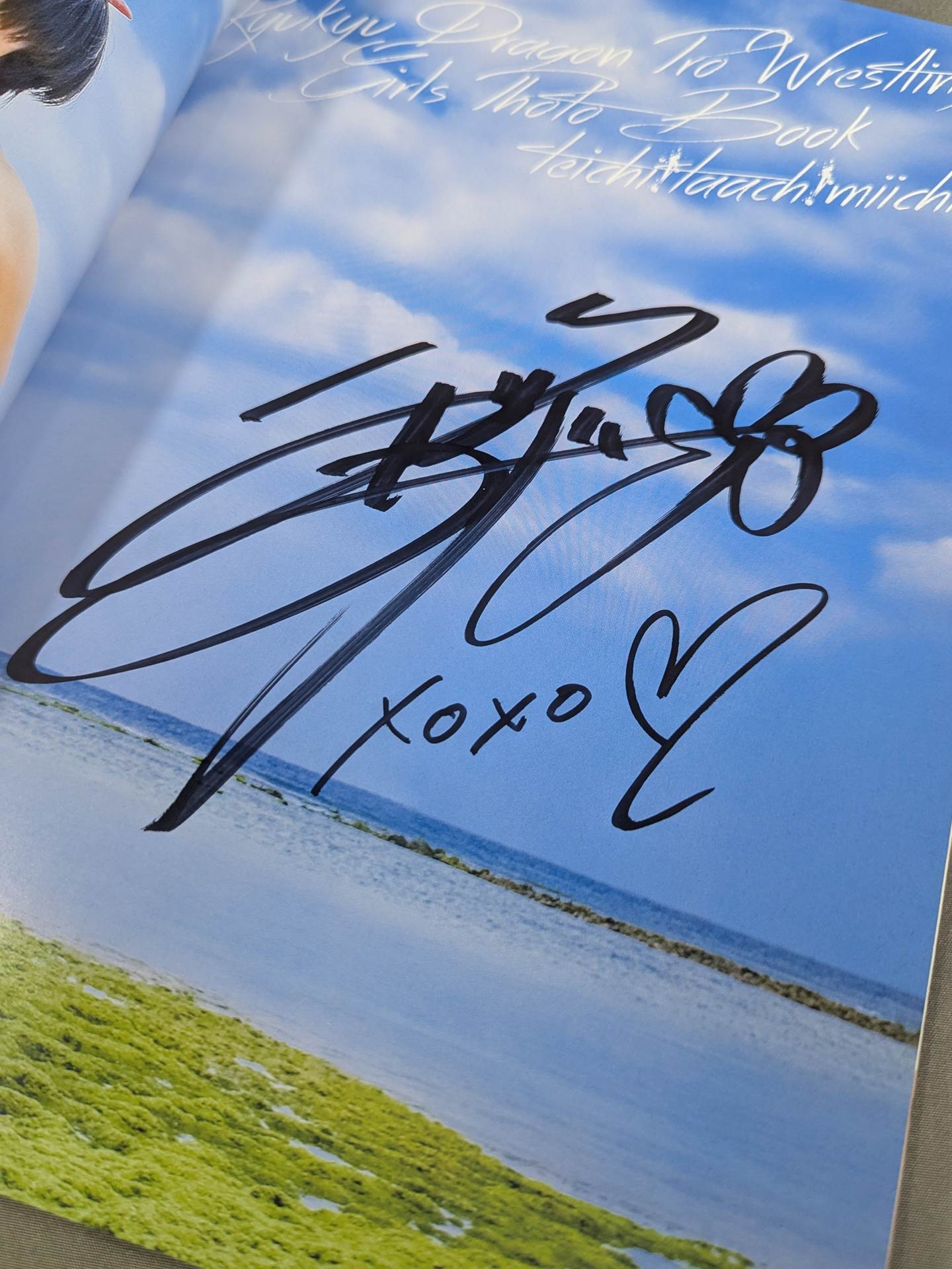 【hand signed autograph】 Ryukyu Dragon Pro Wrestling Girls' photo collection "Teichi! Miachi!"