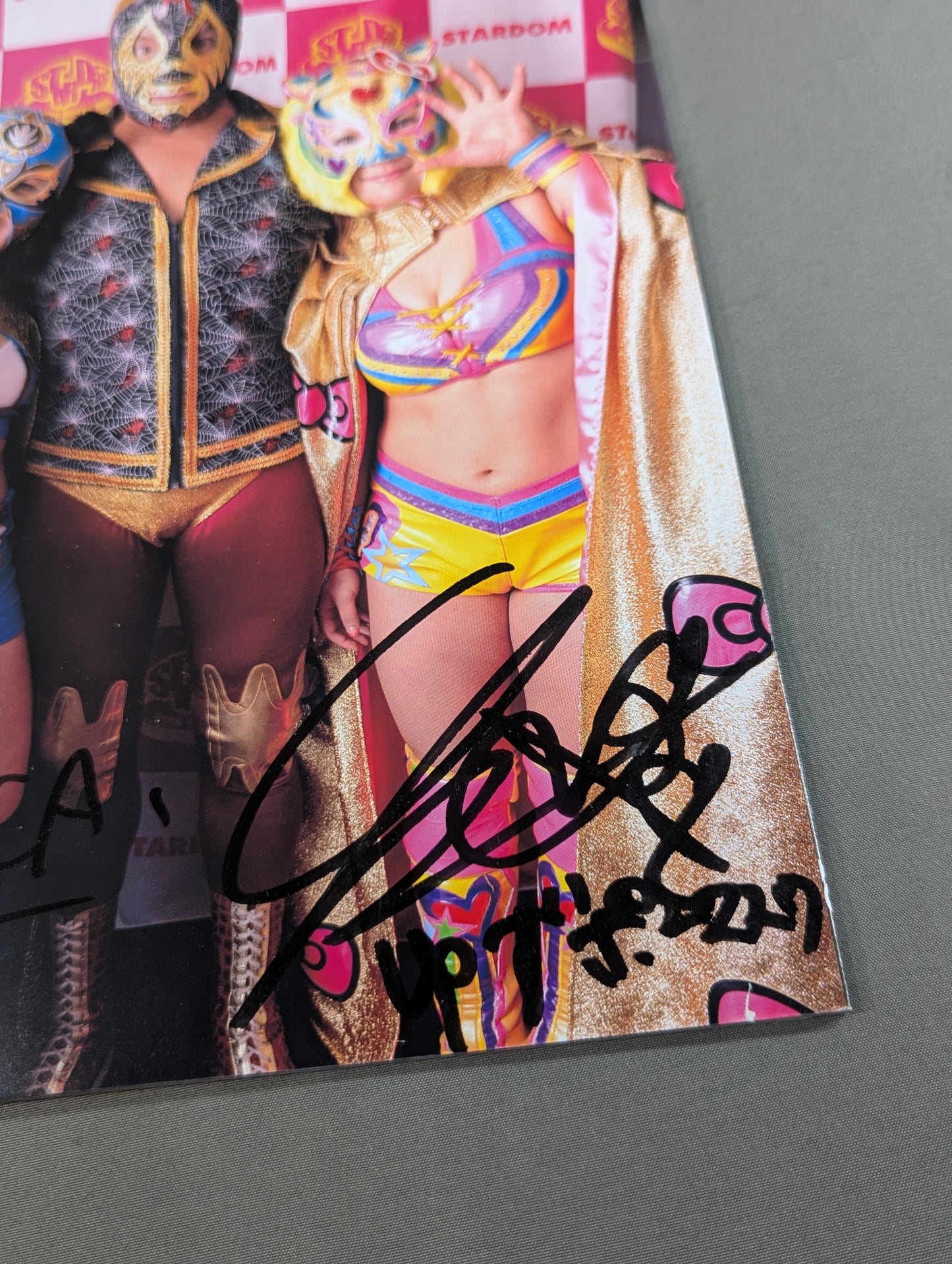 [Yuzu Pon Mask & iotica hand signed autograph] FOTOLIBRE de Mascara Numero.43