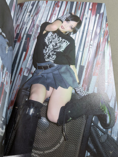 上谷沙弥 写真集 Phenex Queen (通常版)