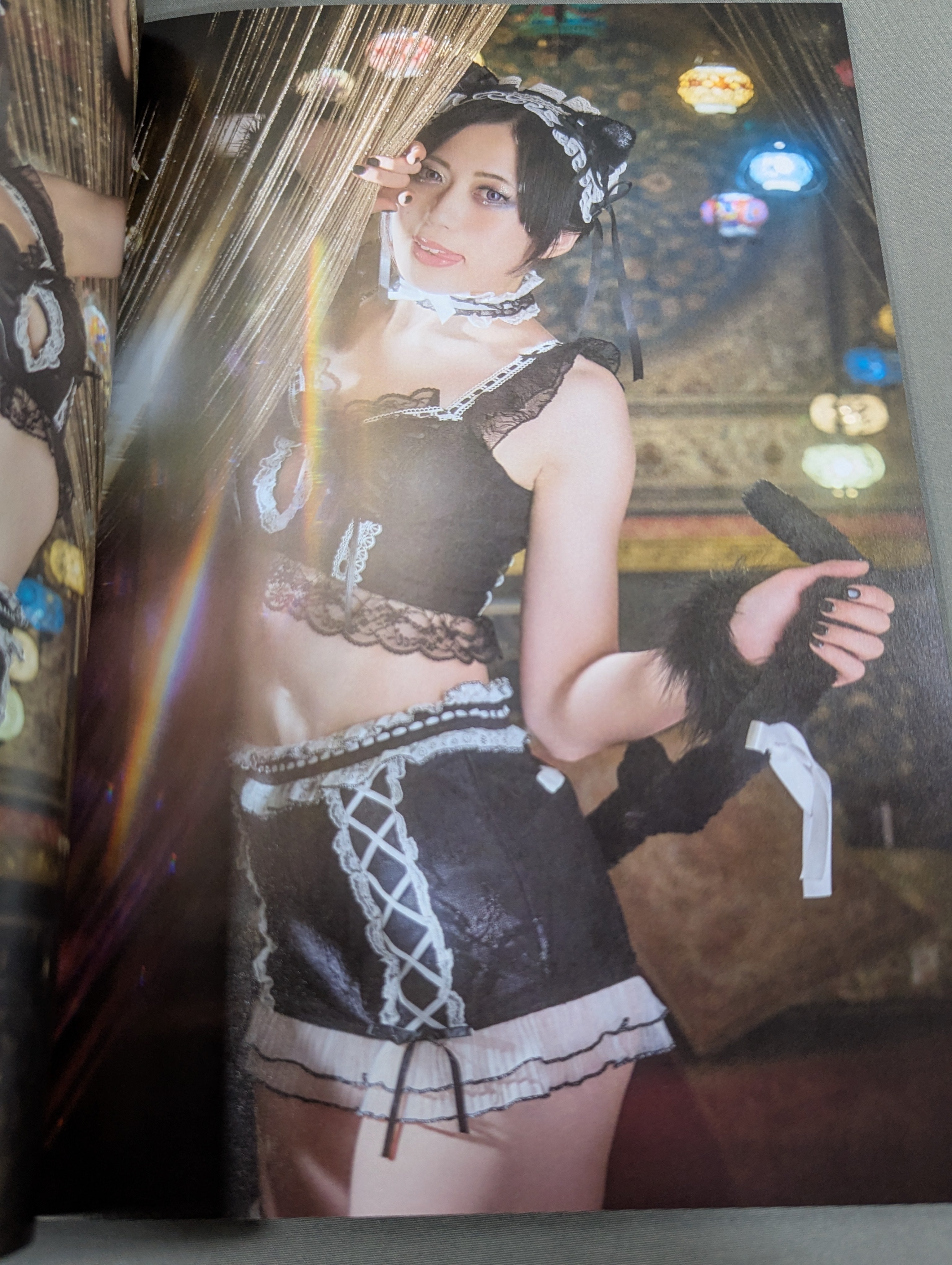 直筆サイン入り】上谷沙弥 写真集 Phenex Queen (-Premium Ver.-) – 闘道館