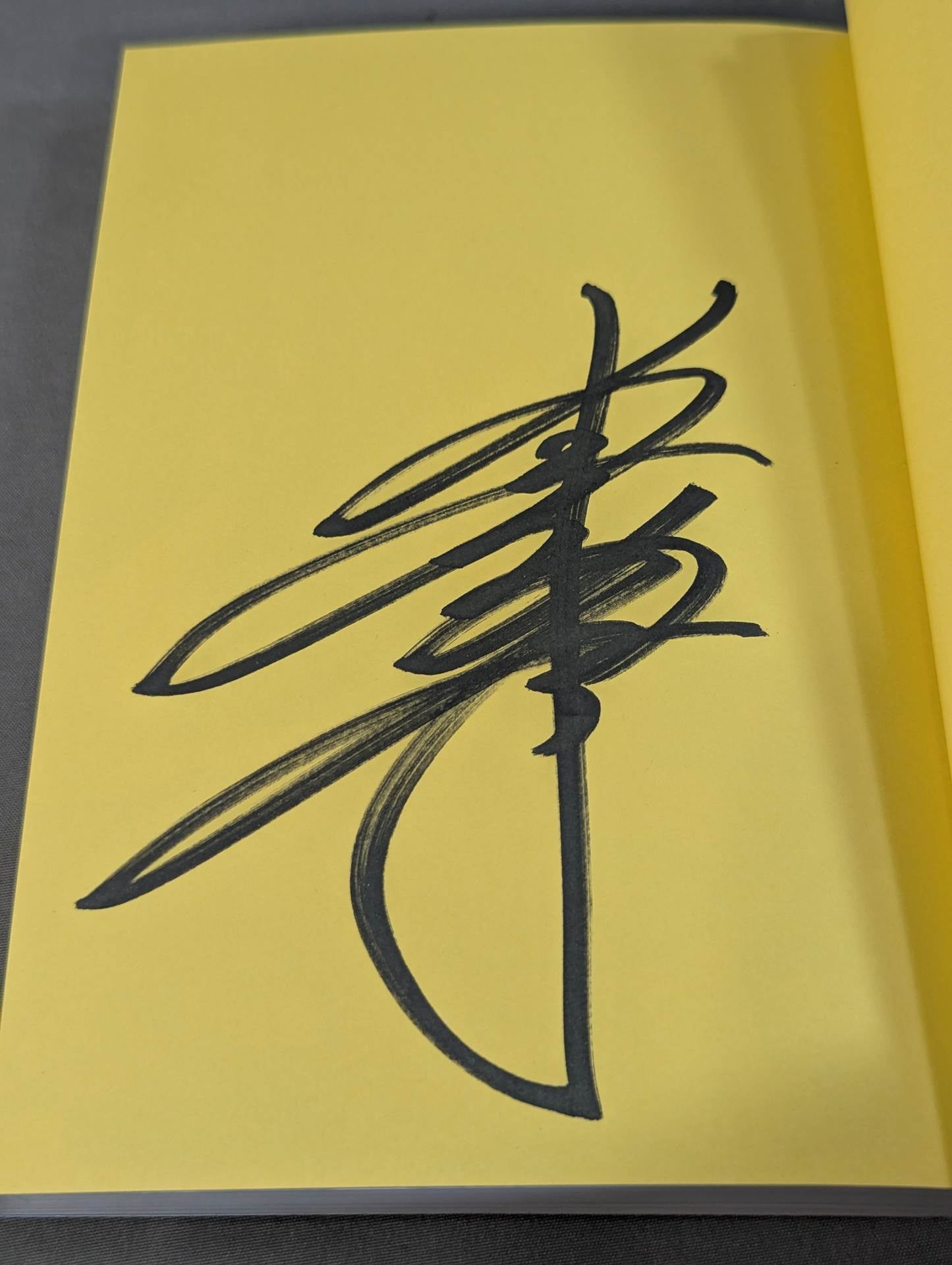 【hand signed autograph】 I was a withdrawn and stupid girl Pro Wrestling Until it becomes an icon of