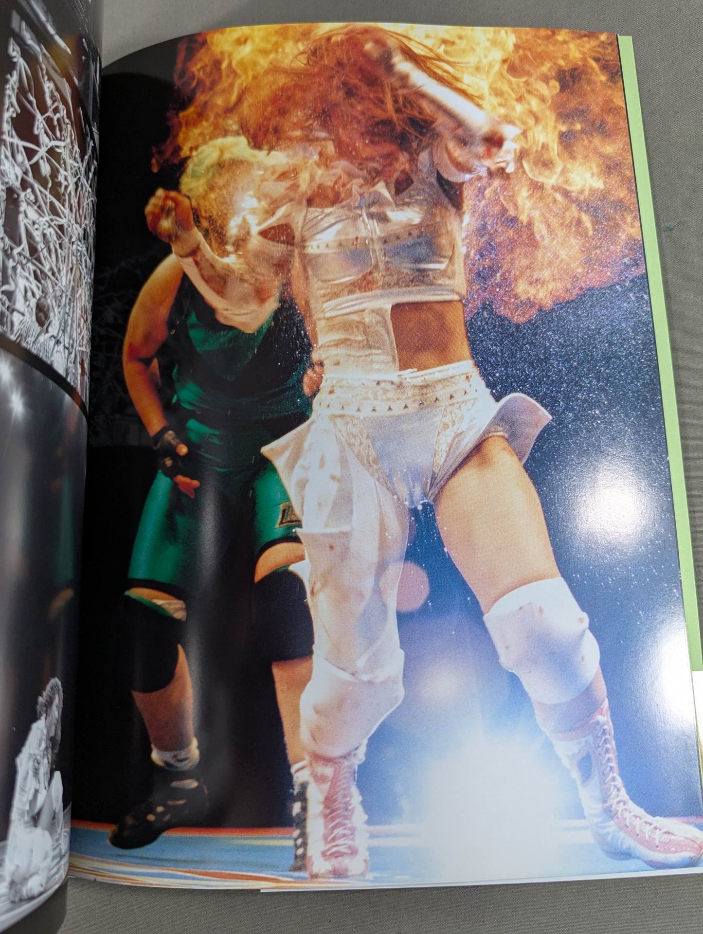 【hand signed autograph】 Megumi Kudo Photo Collection Body Message