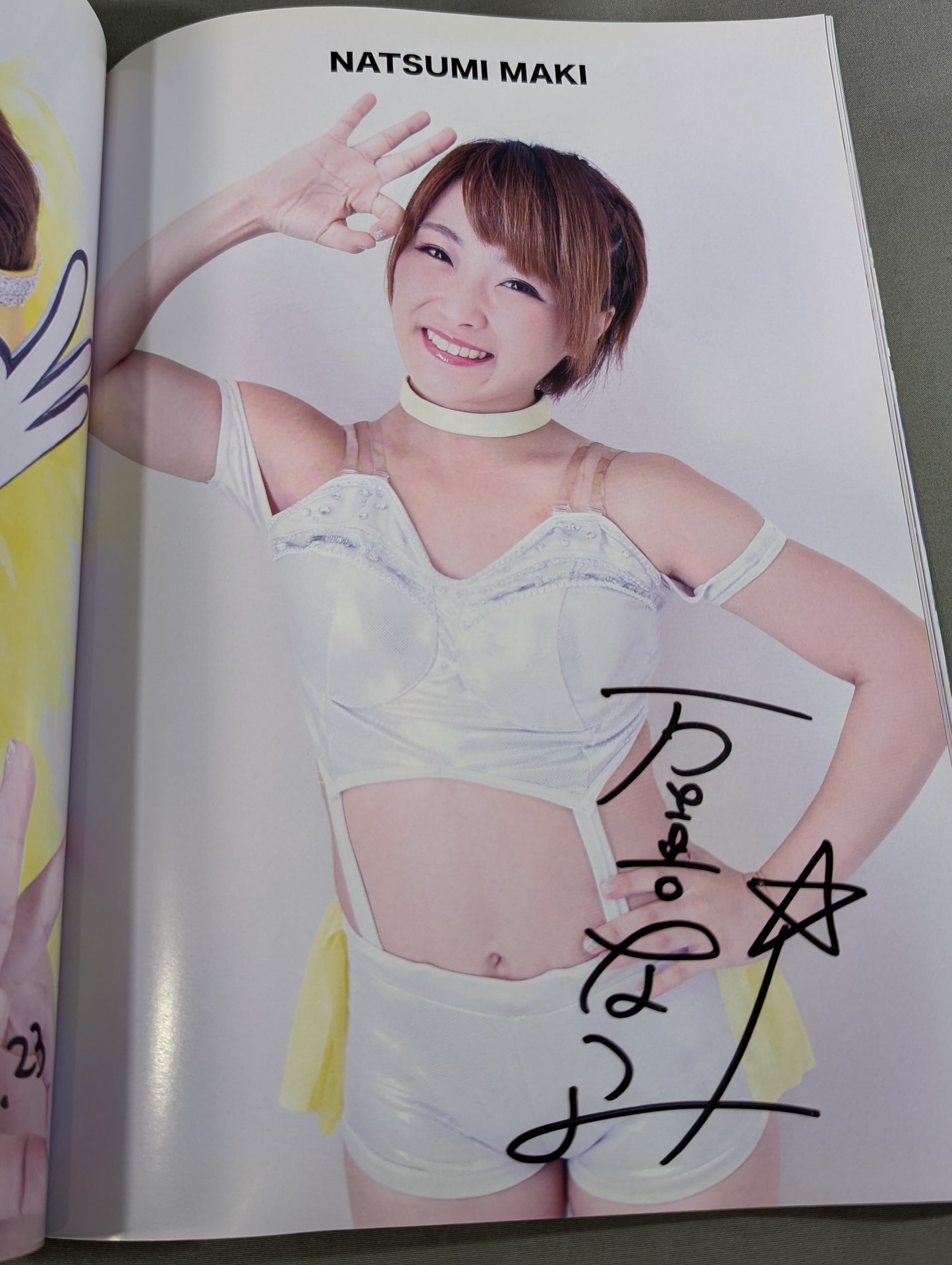[3 fighters  hand signed autograph 】FOTOLIBRE de Mascara Numero.61