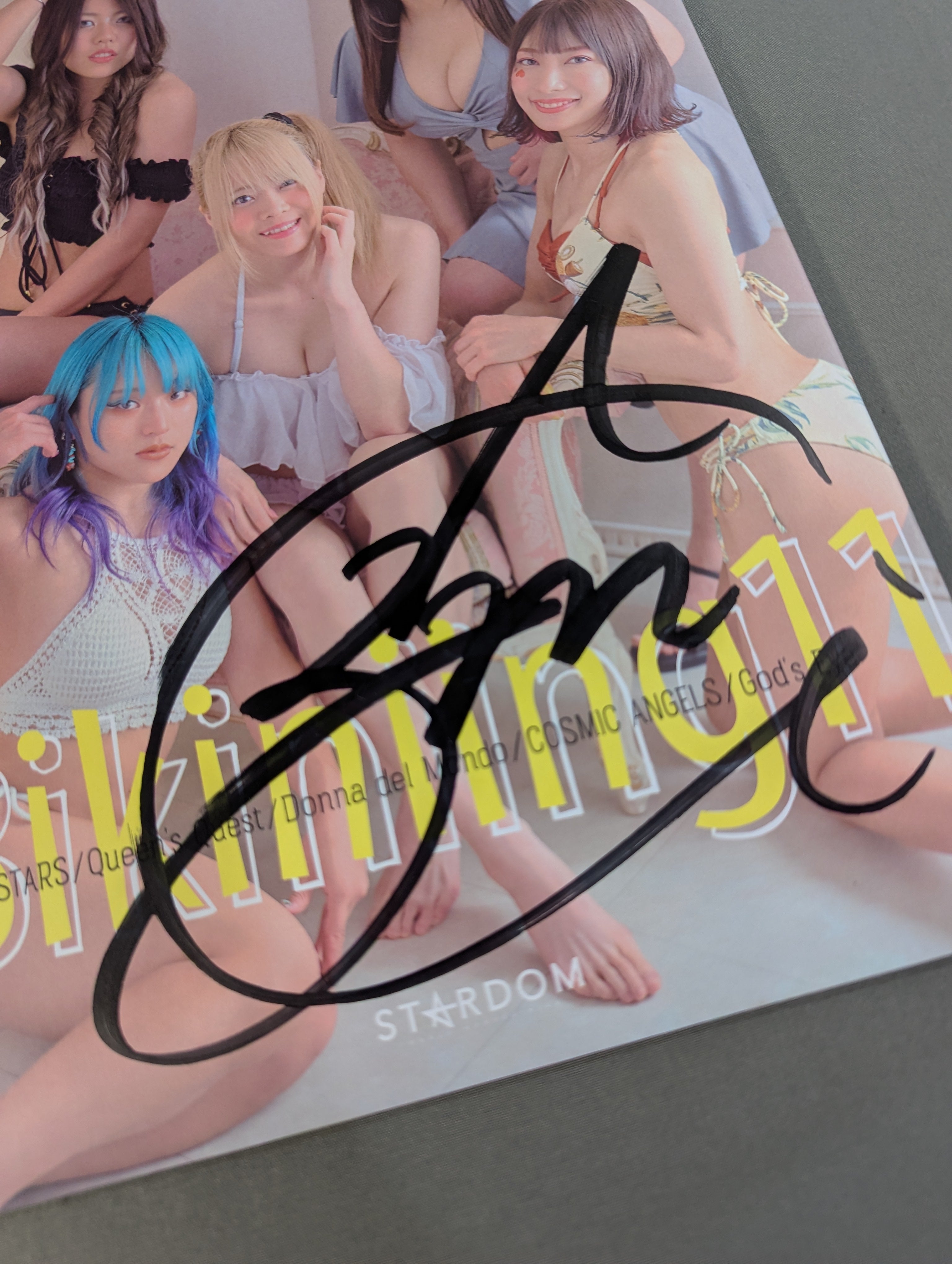 AZM 直筆サイン入り】STARDOM VISUAL BOOK Bikiniing 11(Premium Ver