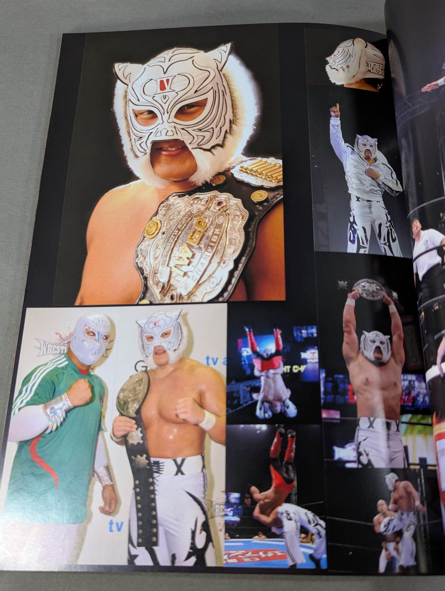 【4代目タイガーマスク 直筆サイン入り】FOTOLIBRE de Mascara Numero.3