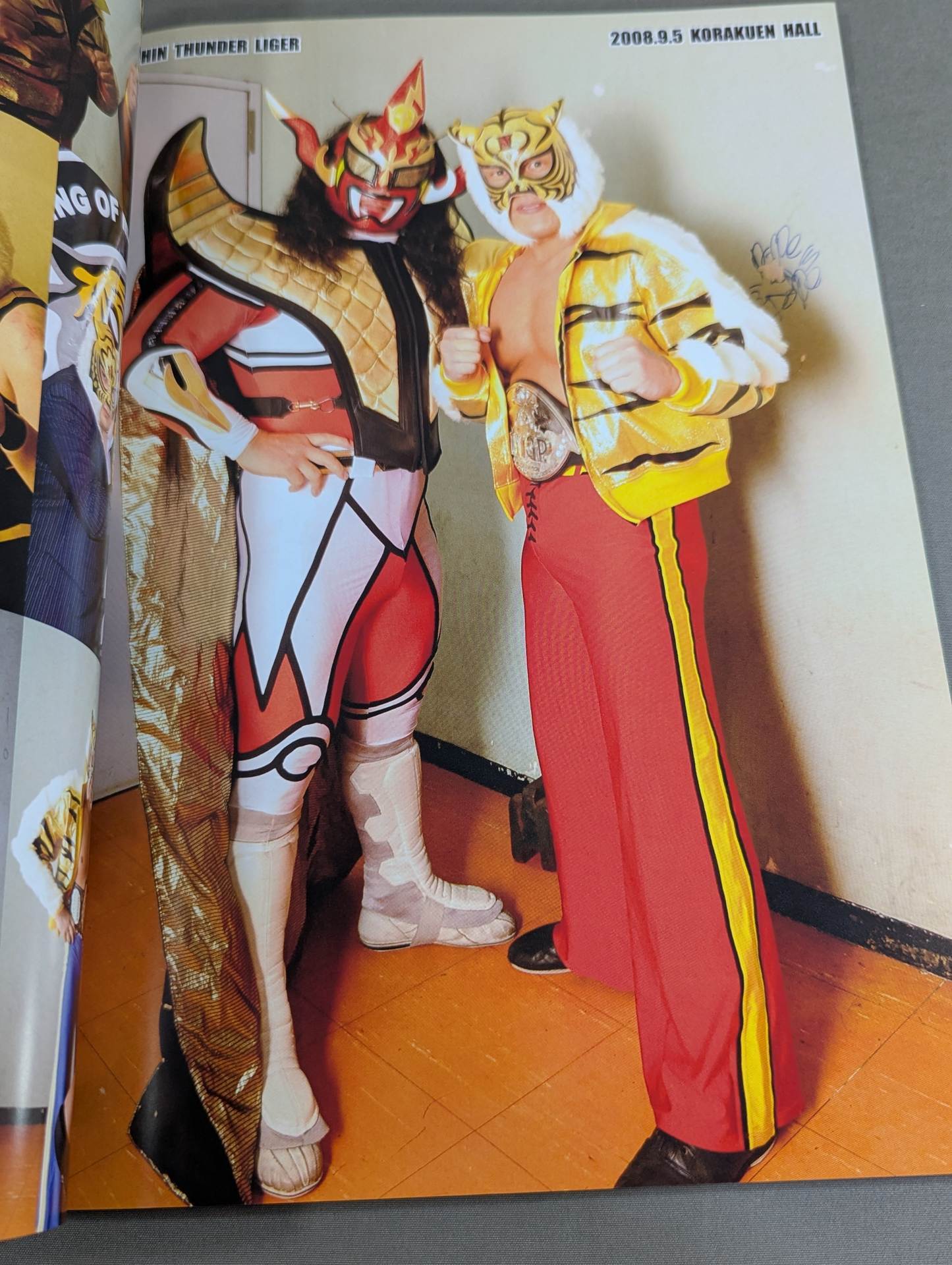 【4代目タイガーマスク 直筆サイン入り】FOTOLIBRE de Mascara Numero.3