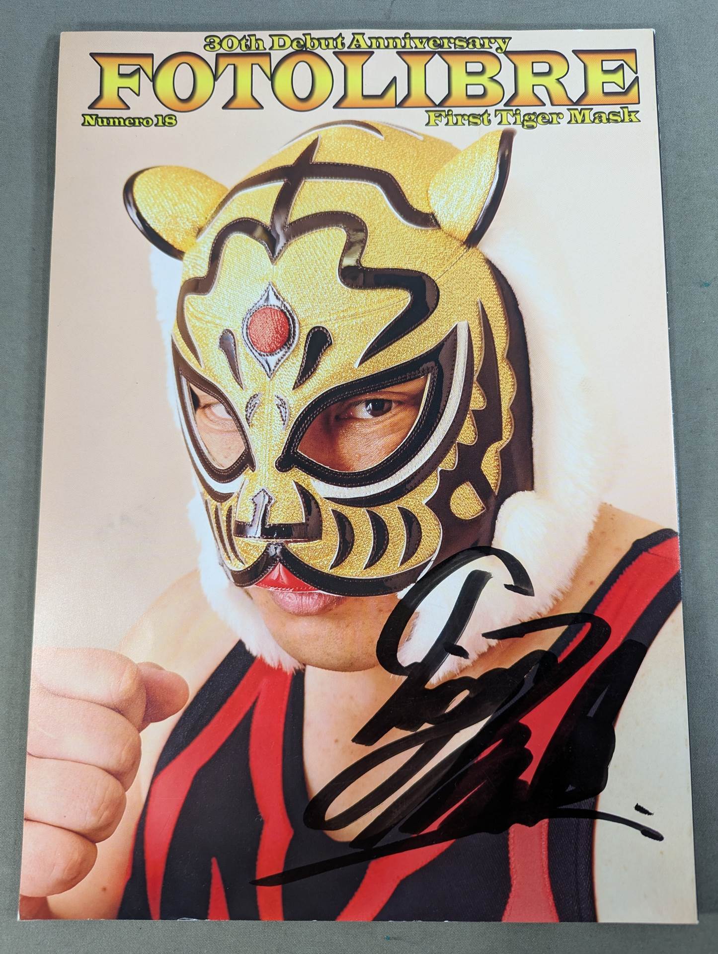 [First Tiger hand signed autograph ] FOTOLIBRE de Mascaras Numero.18