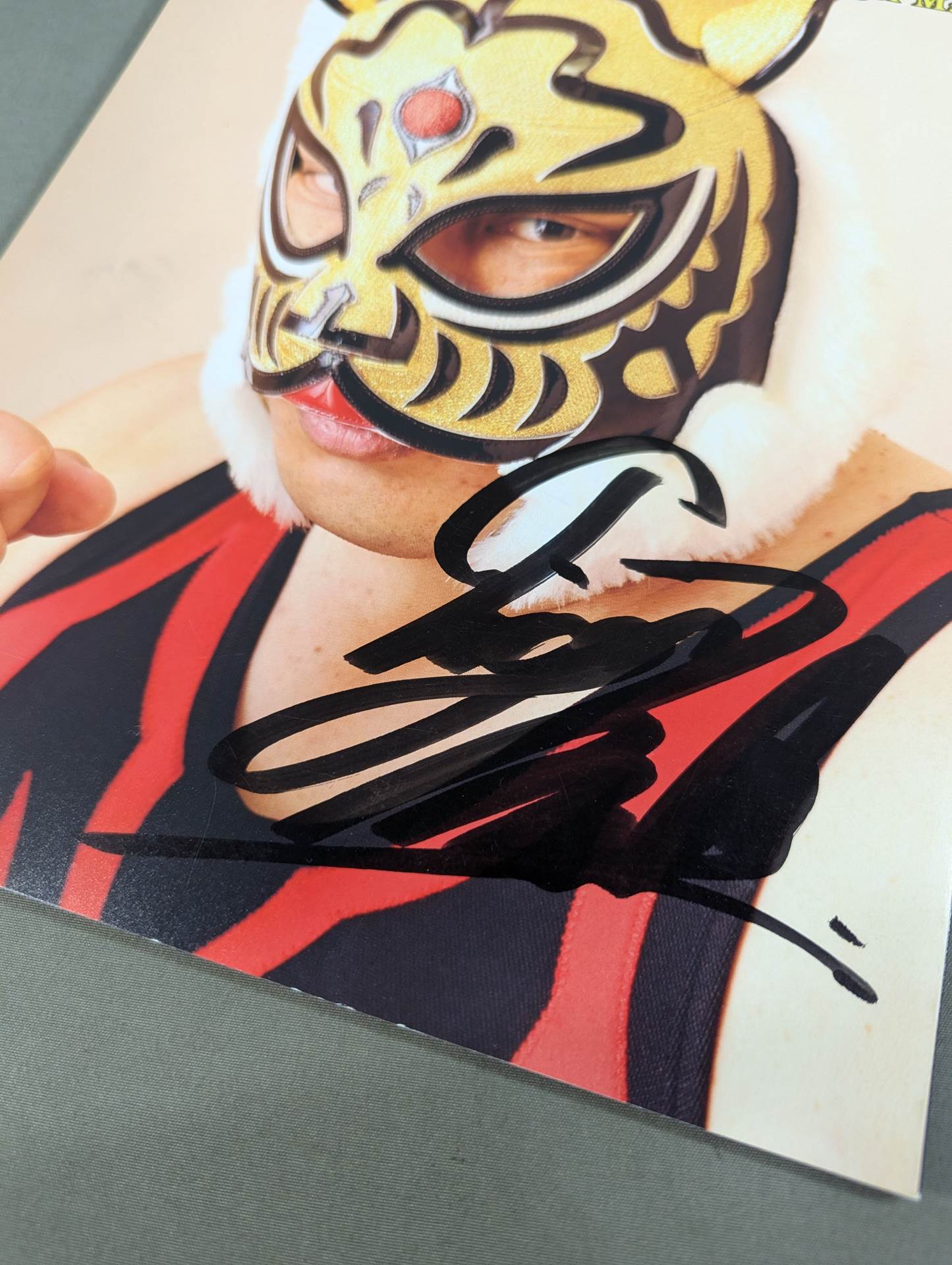 [First Tiger hand signed autograph ] FOTOLIBRE de Mascaras Numero.18