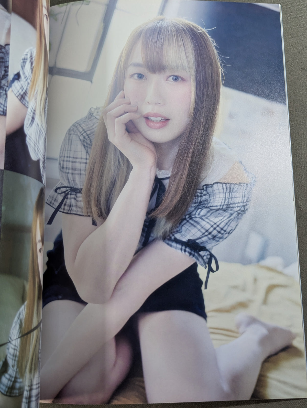 【直筆サイン入り】上谷沙弥 写真集 White (-Premium Ver.-)