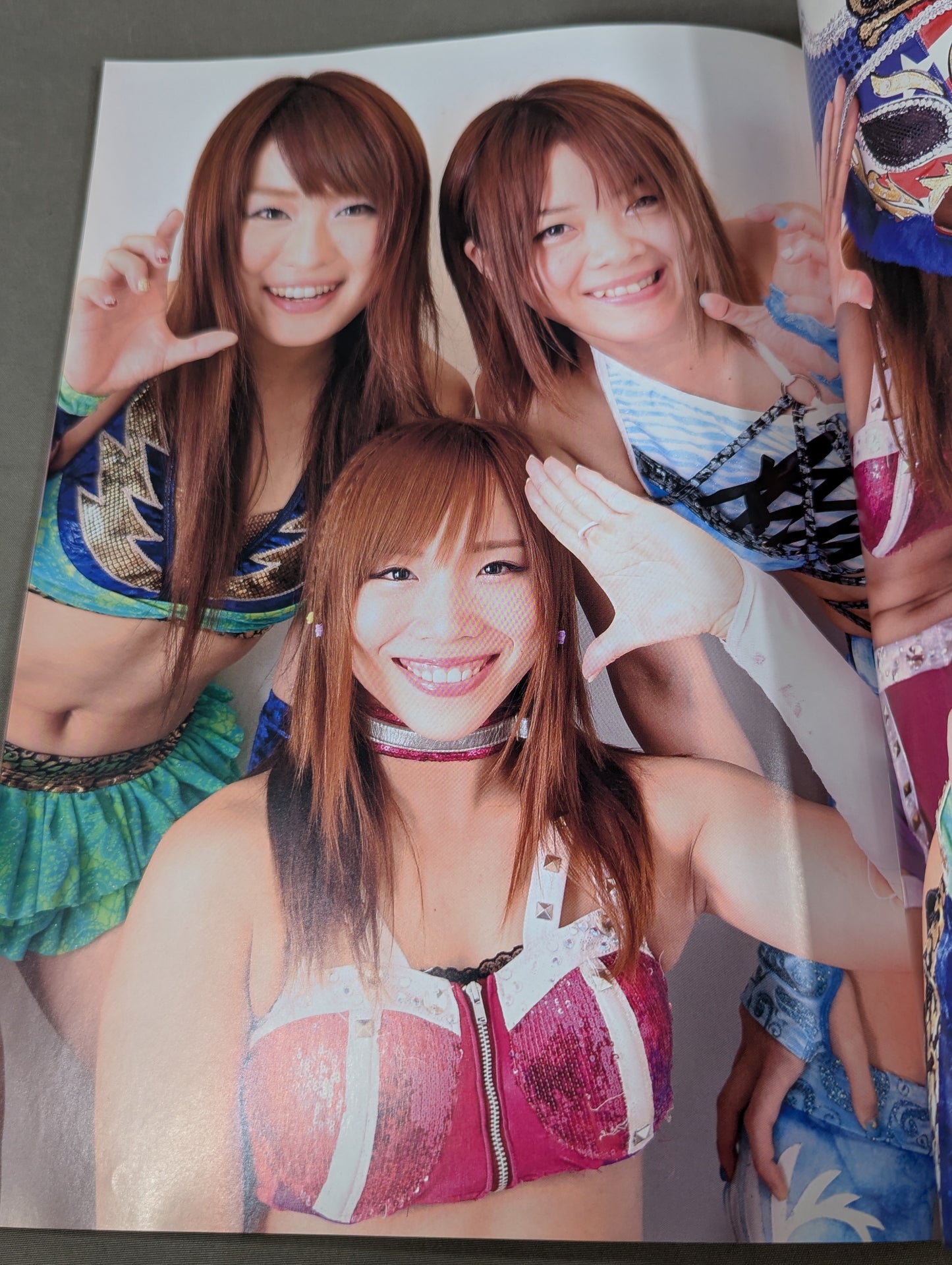 [3 fighters hand signed autograph 】FOTOLIBRE de Mascara Numero.56