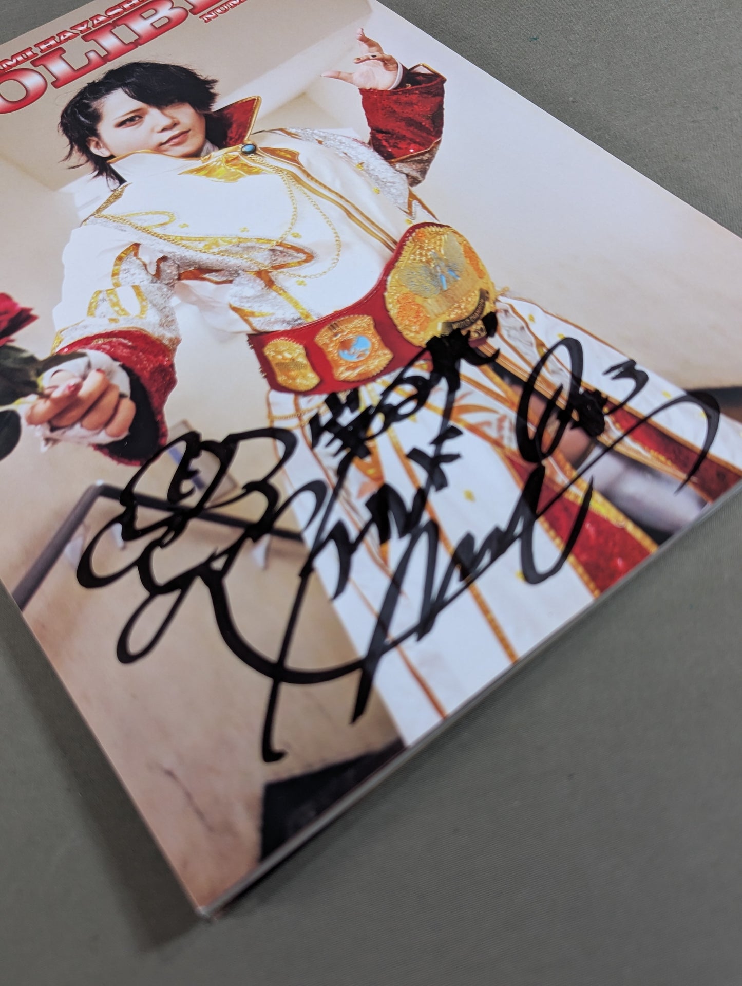 【Utami Hayashishita  hand signed autograph 】FOTOLIBRE de Mascara Numero.80