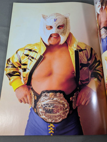 [4th  Tiger Mask hand signed autograph 】FOTOLIBRE de Mascara Numero.21