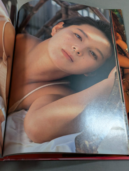 キューティー鈴木＆尾崎魔弓 写真集「赤い糸」
