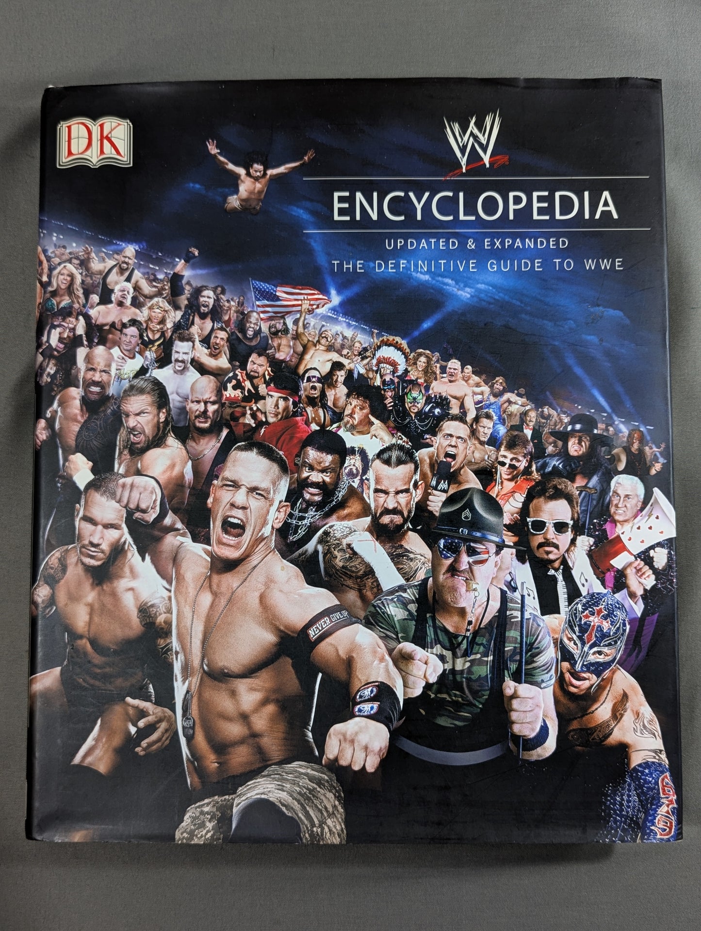 WWE Encyclopedia Updated & Expanded ： THE DEFINITIVE GUIDE TO WWE