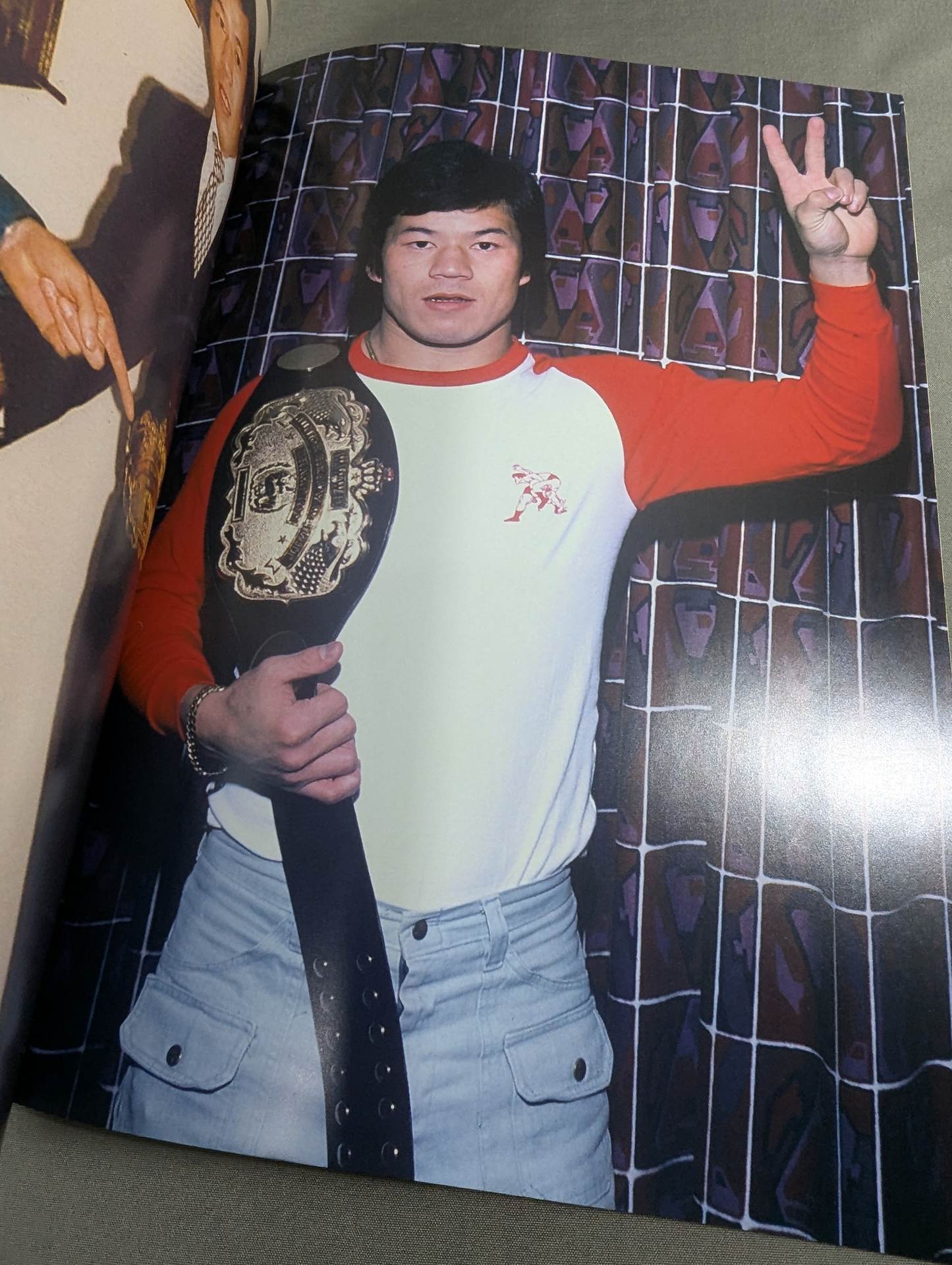 [Tatsumi Fujinami  hand signed autograph ] Full Swing Magazine No. 9 Tatsumi Fujinami 's debut 50th anniversary "Memorial" Pro-Photo Collection"