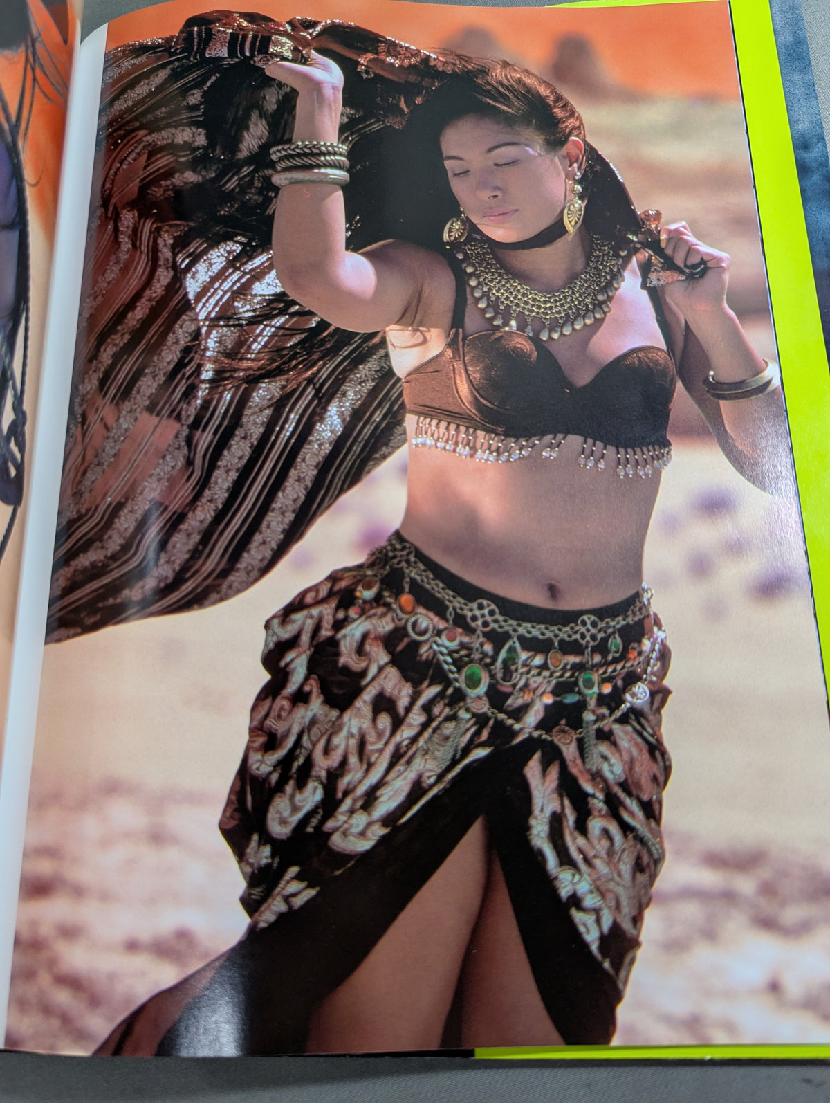 豊田真奈美 写真集  B.Bomb