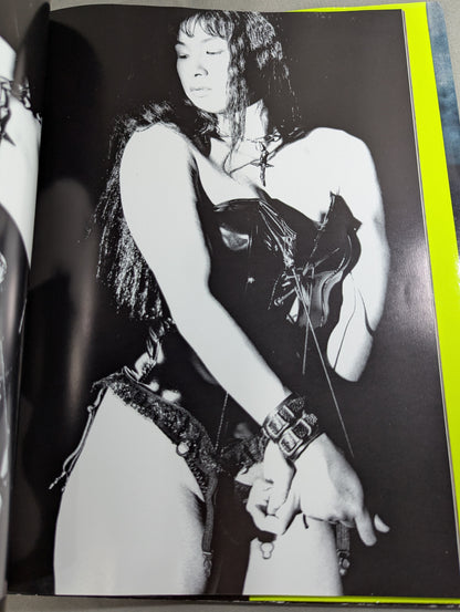豊田真奈美 写真集  B.Bomb