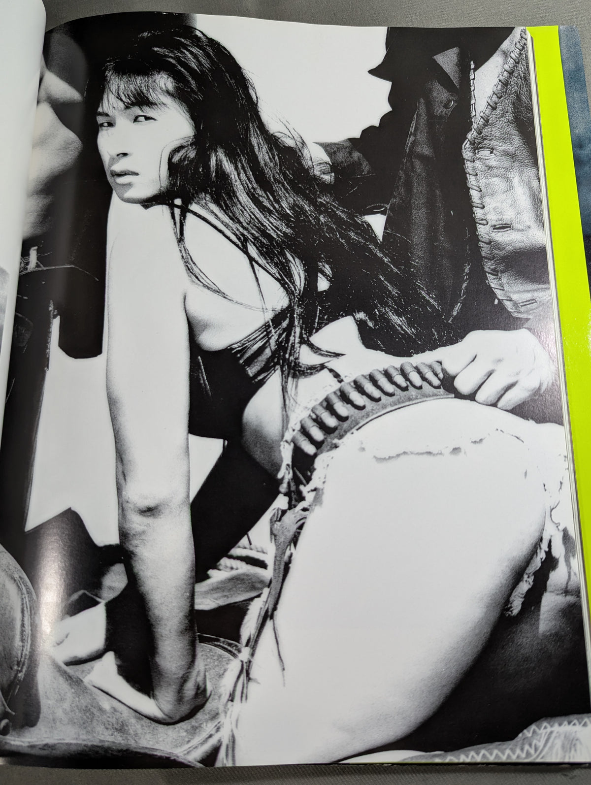 豊田真奈美 写真集  B.Bomb