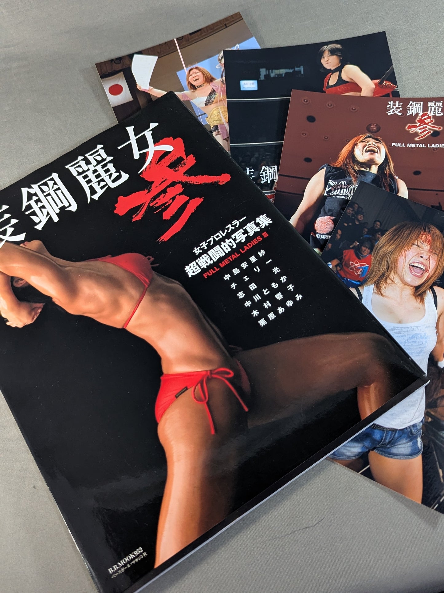 [4 fighters hand signed autograph & With purchase bonus] Shogang Beauty's Participation ~Female pro wrestler  super combative Photo Collection~