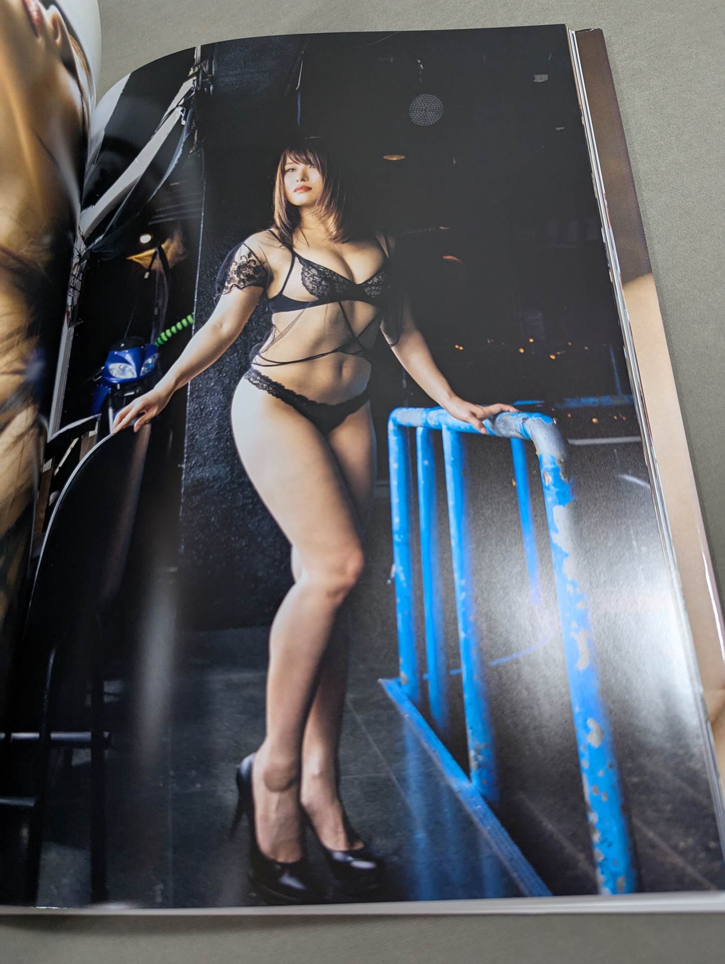 【Io Shirai (Iyo Sky)  hand signed autograph 】 Io Shirai (Iyo Sky)  first photo Collection "Real Face"