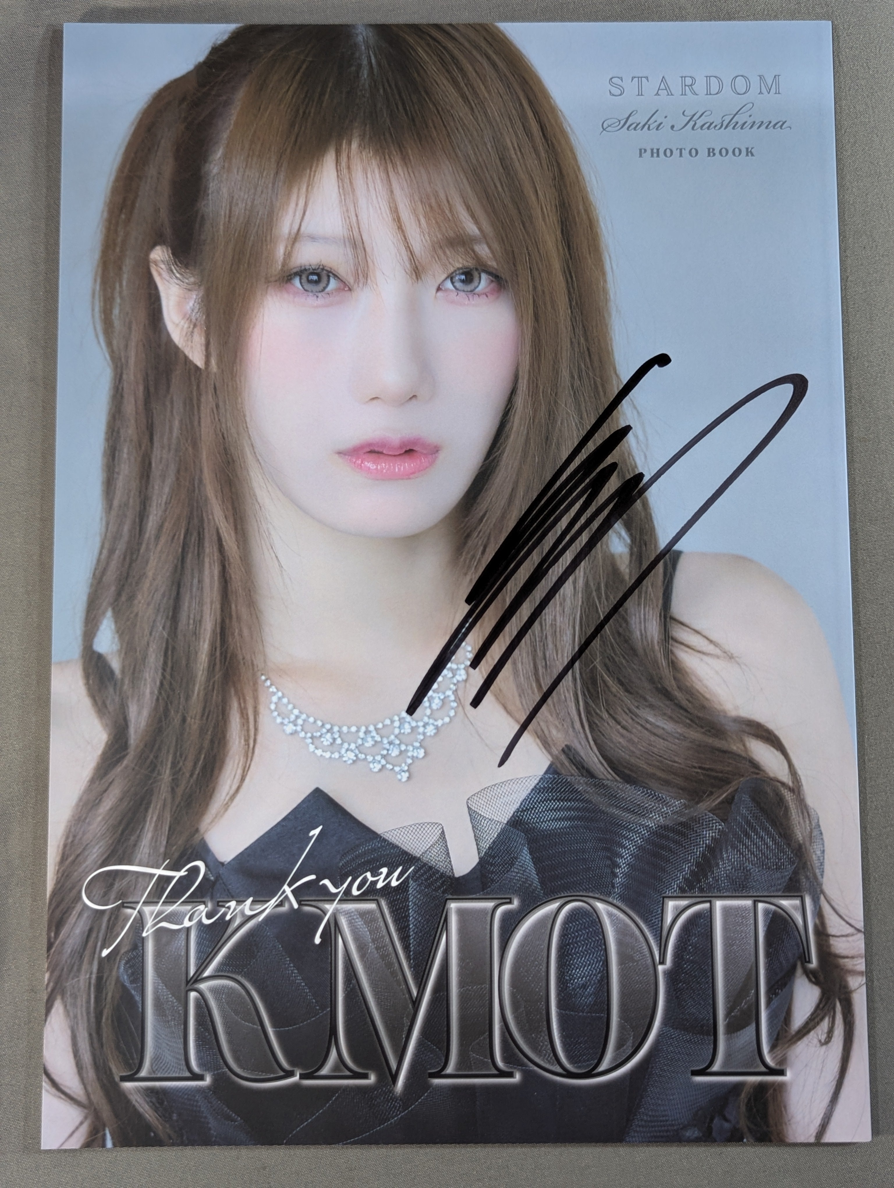 直筆サイン入り】鹿島沙希 写真集 「KMOT」 (-Premium Ver.-) – 闘道館