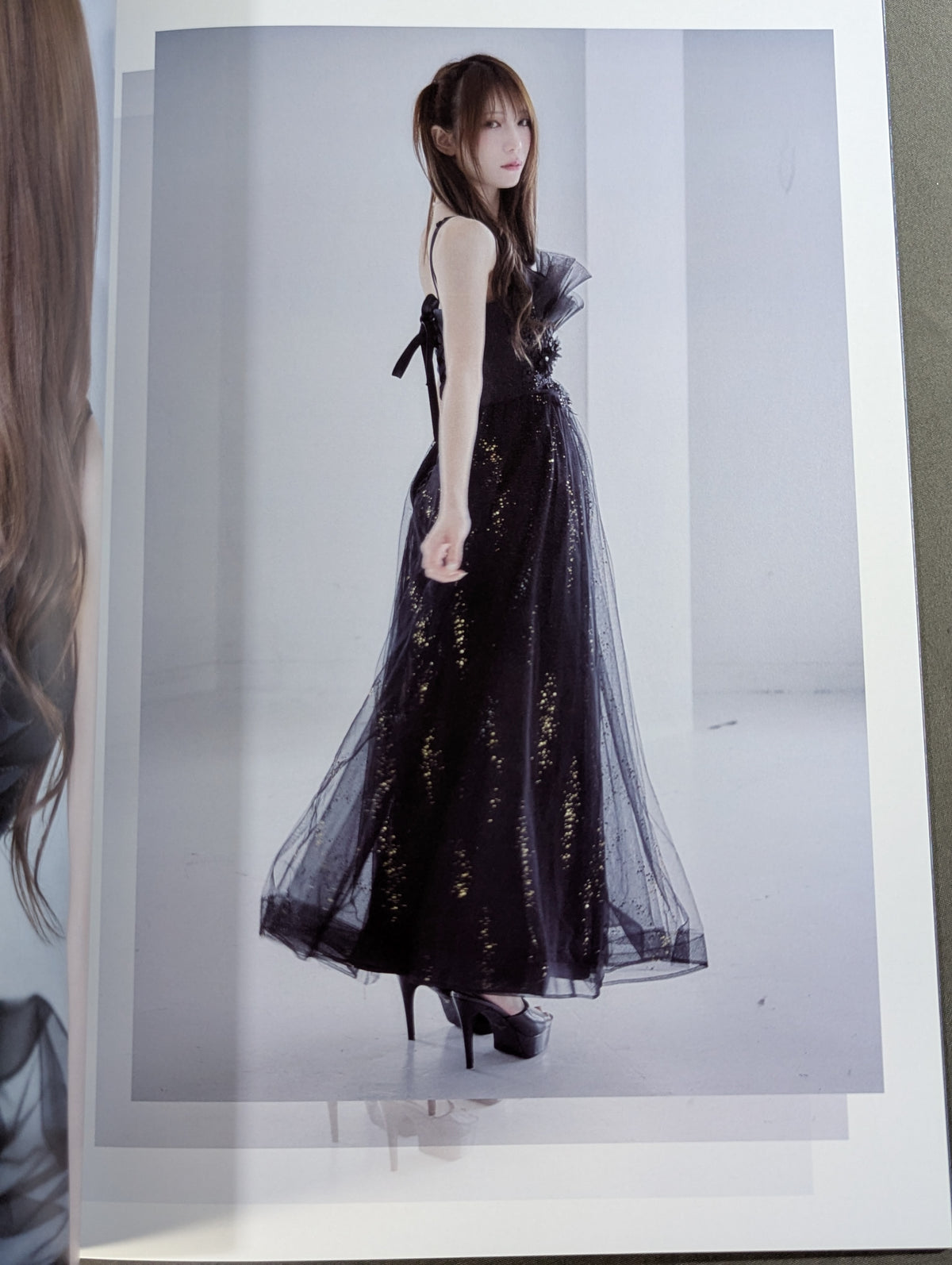 【hand signed autograph】 Saki Kashima  photo  Volume "KMOT" (-Premium Ver.-)