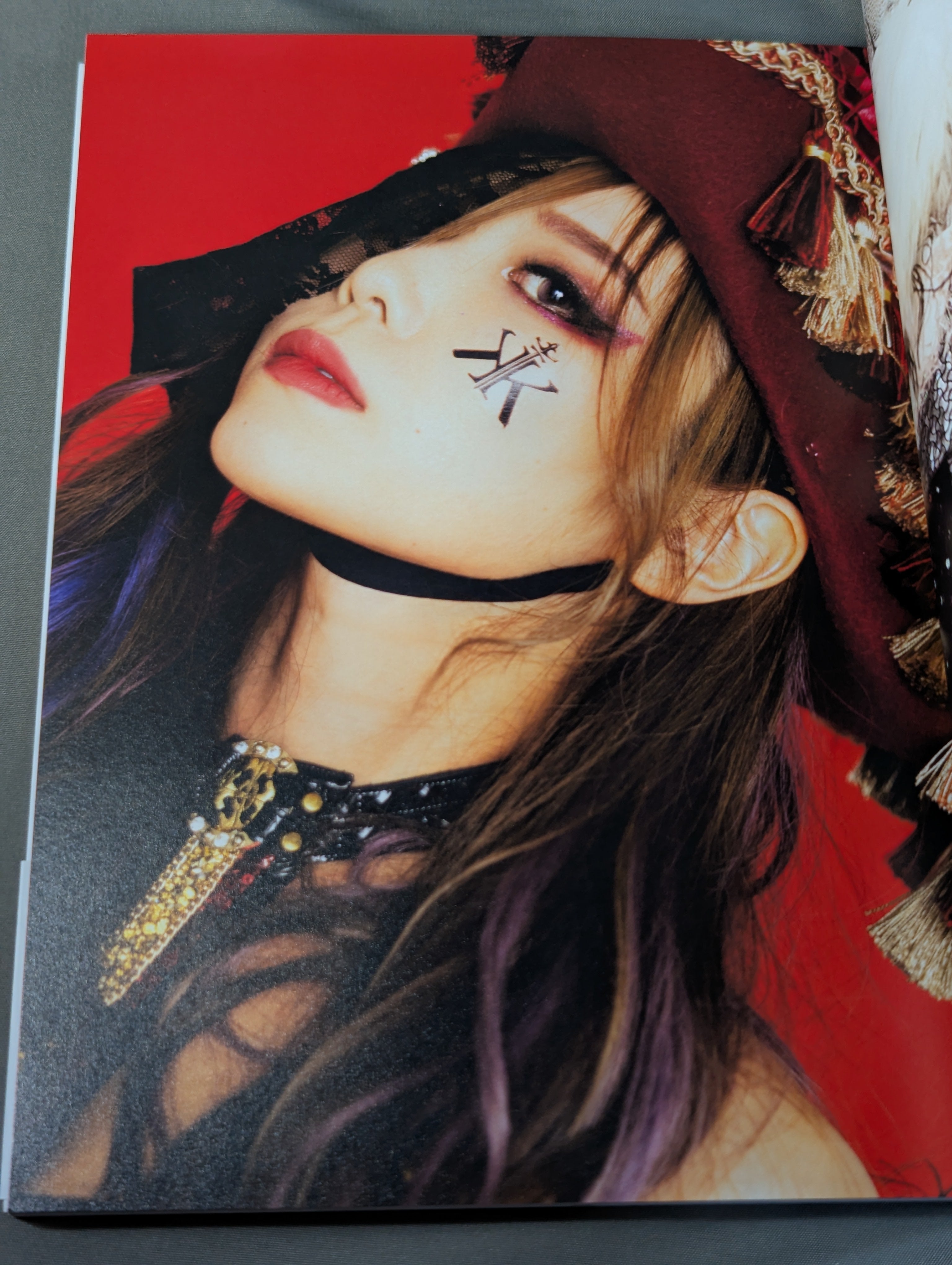 【最終価格 完売品】KAIRI 直筆サイン入ポートレート3枚セット 直筆サイン＆特典付】KAIRI 1st STYLE BOOK Voyage – 闘道館