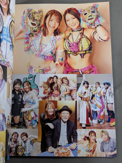 【Mayu Iwatani  hand signed autograph 】FOTOLIBRE de Mascara Numero.84