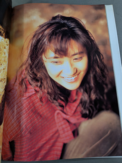 【hand signed autograph】 Megumi Kudo photo collection Stand Up