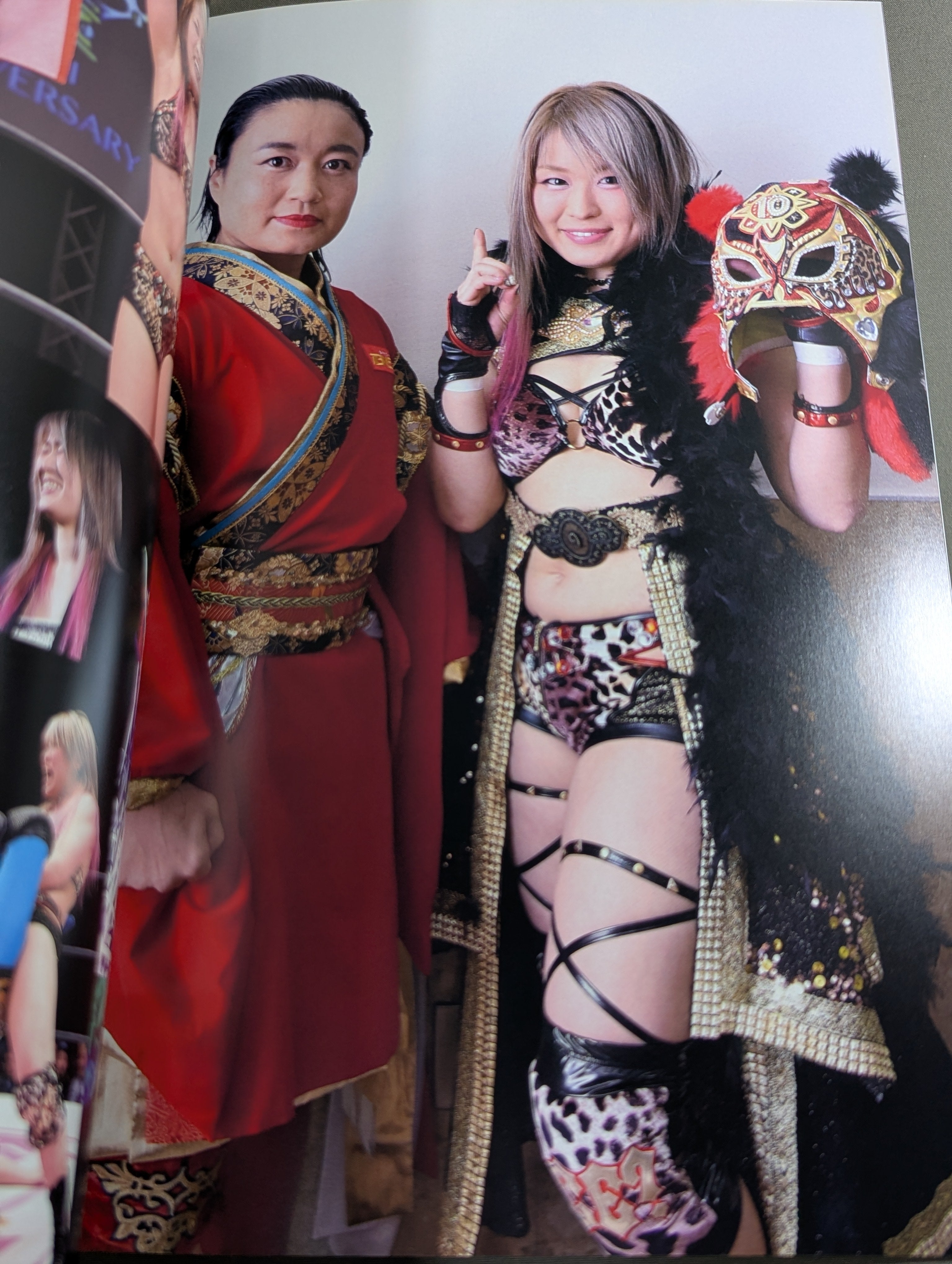 紫雷イオ 直筆サイン入り】FOTOLIBRE de Mascara Numero.63 – 闘道館