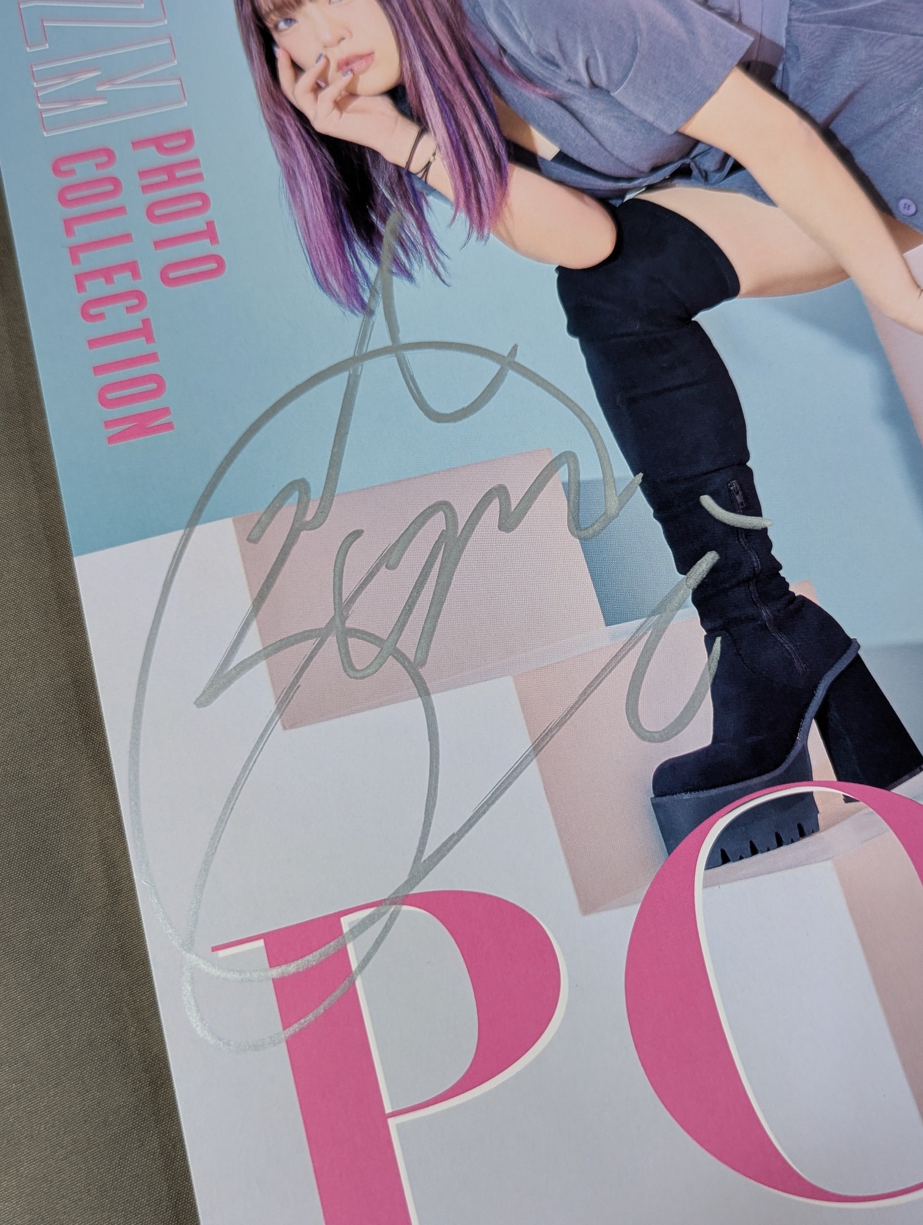 直筆サイン入り】AZM 写真集 POP (Premium Ver.) – 闘道館