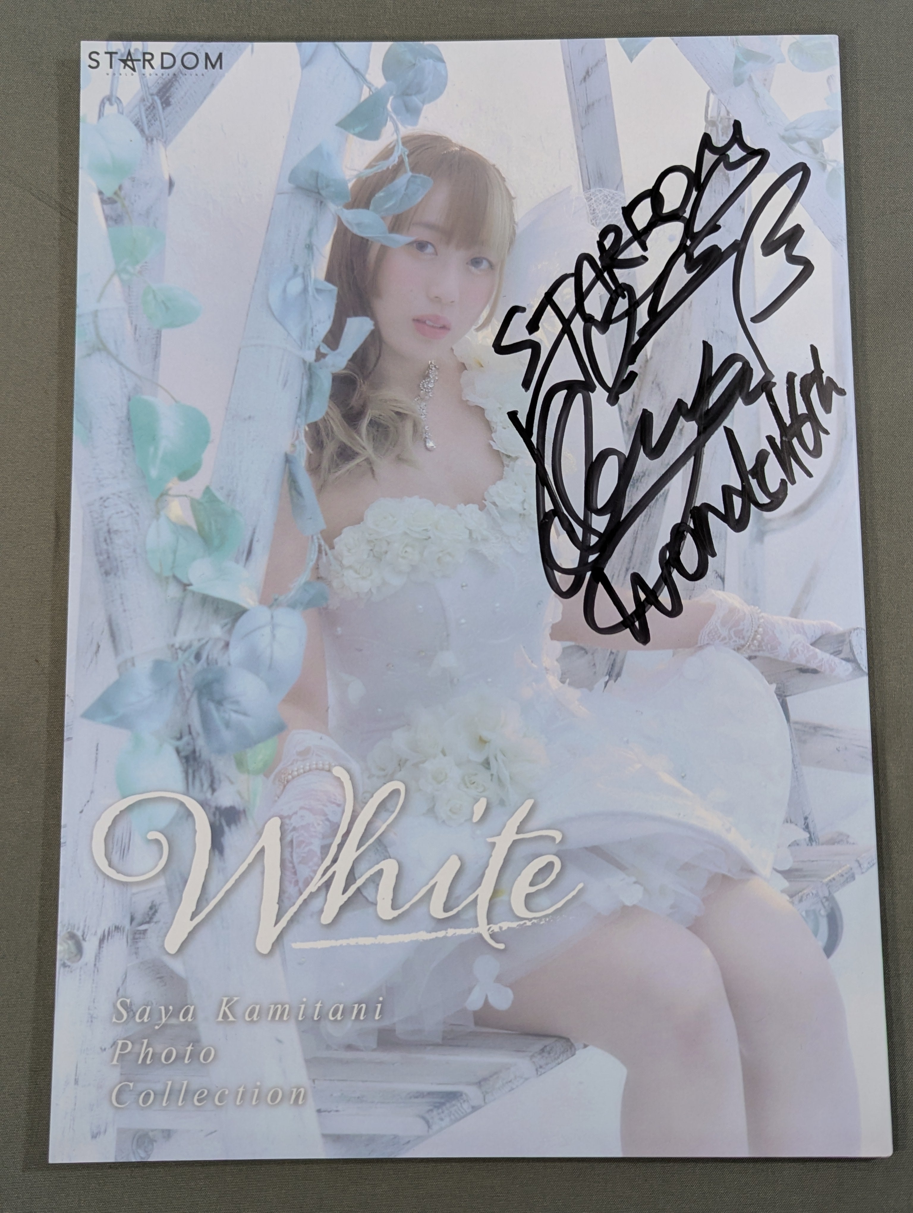 直筆サイン入り】上谷沙弥 写真集 White (Premium Ver.) – 闘道館