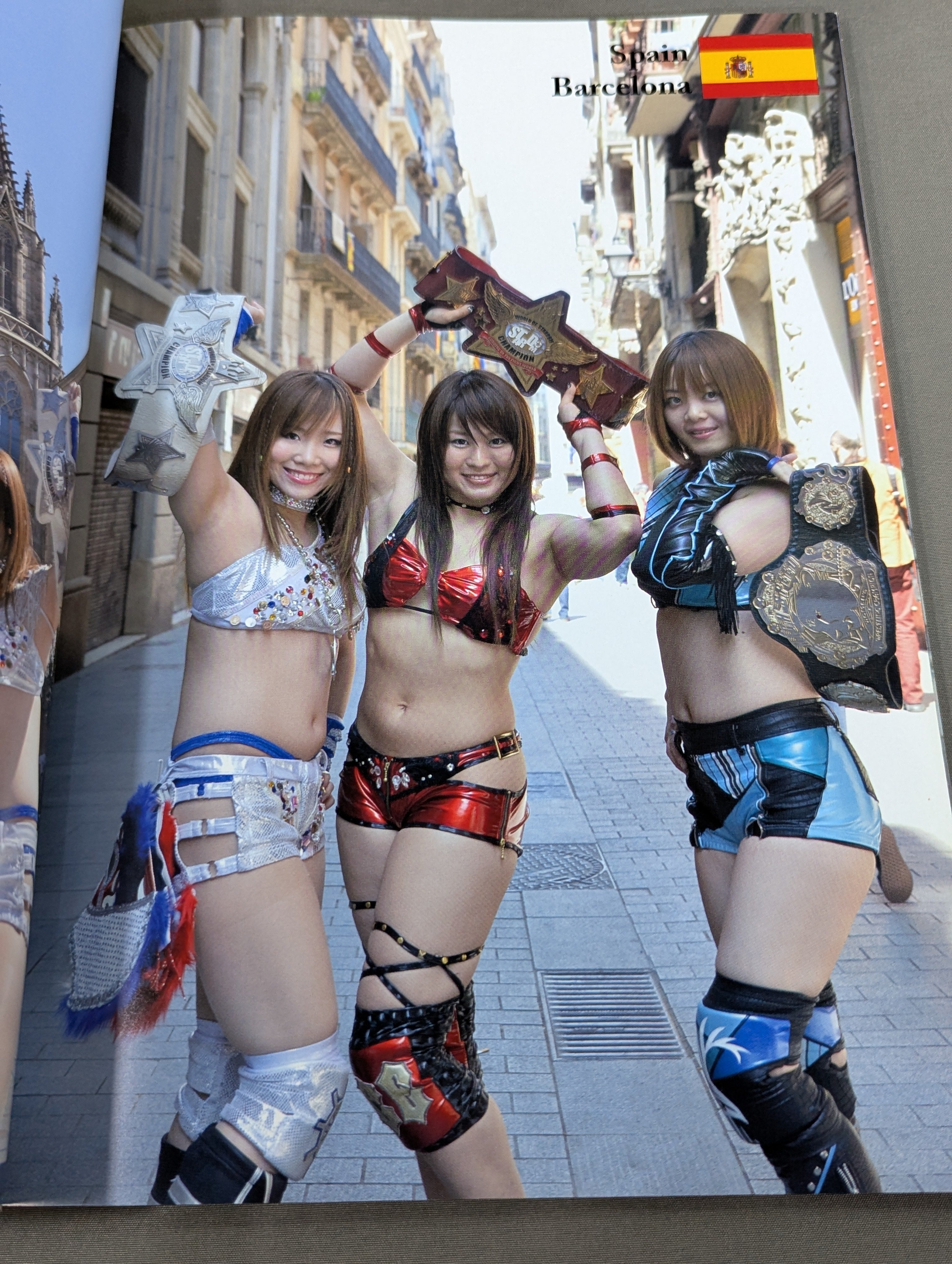 STARDOM Europe 写真集 スターダム KAIRI 紫雷イオ 岩谷麻優 STARDOM EUROPE TOUR PHOTO BOOK 3人娘ヨーロッパを往く! – 闘道館