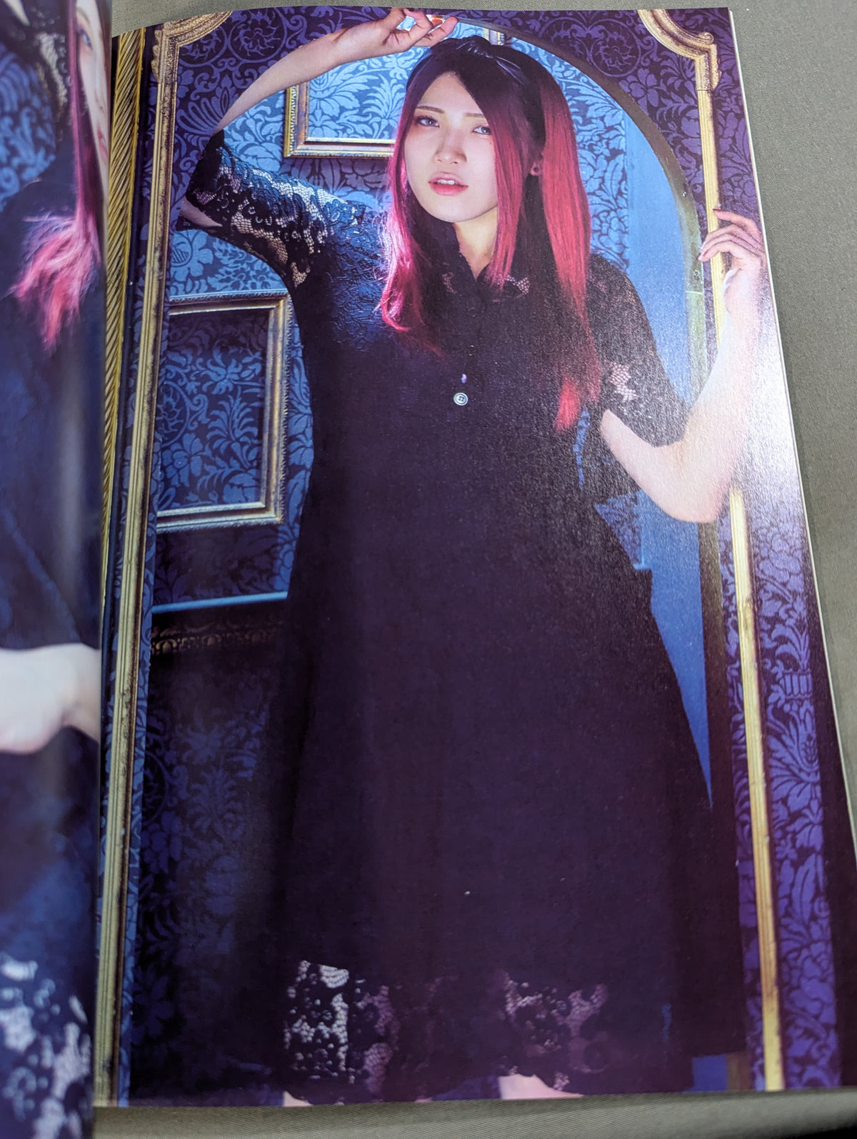 【直筆サイン入り】林下詩美 写真集 Luxury (Premium Ver.)