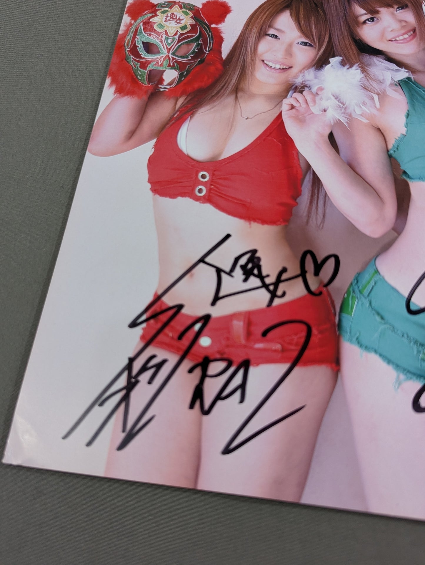 [Io Shirai (Iyo Sky) &Mayu Iwatani  hand signed autograph ] FOTOLIBRE de Mascara Numero.53