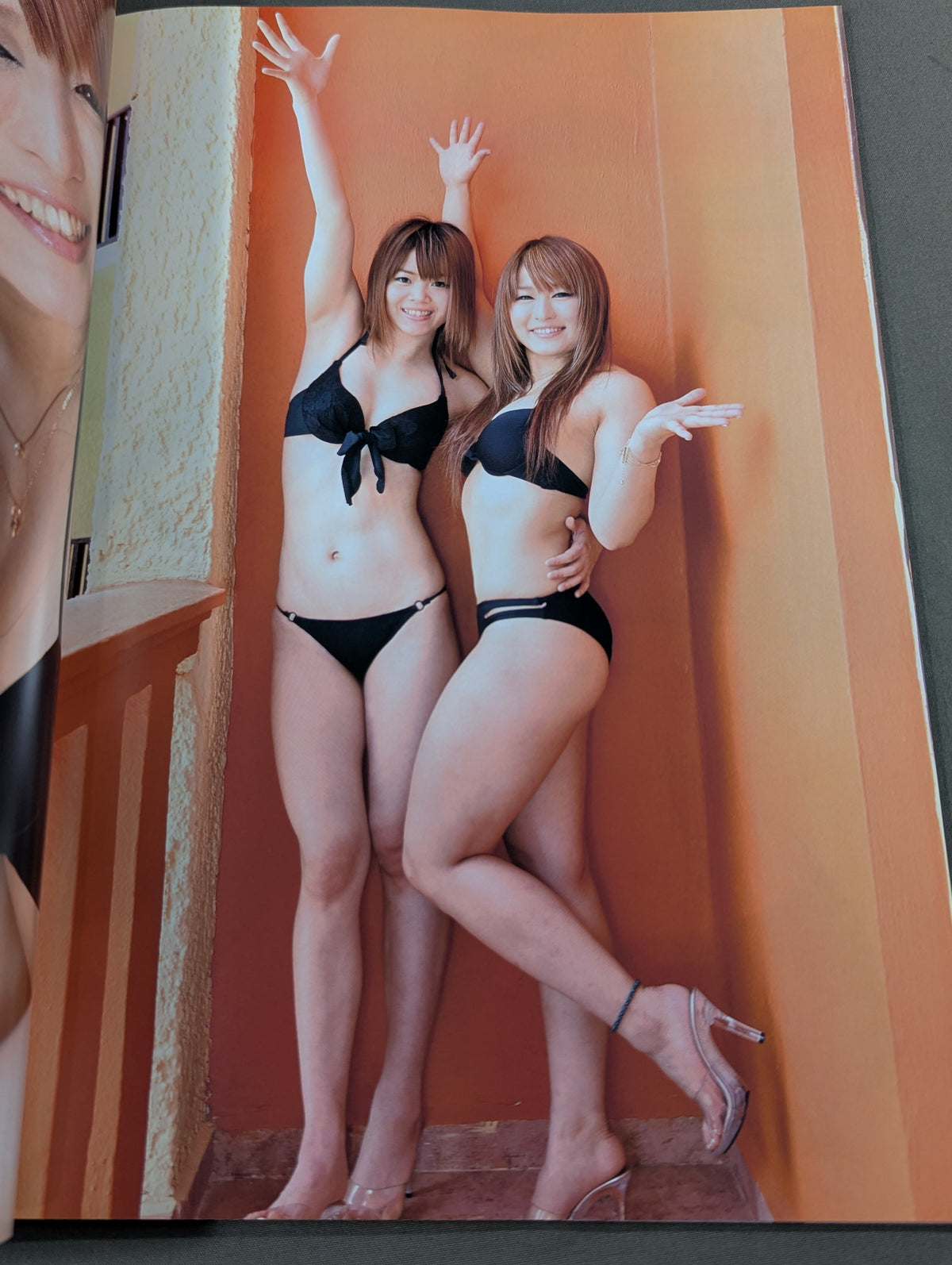 [Io Shirai (Iyo Sky) &Mayu Iwatani  hand signed autograph ] FOTOLIBRE de Mascara Numero.53