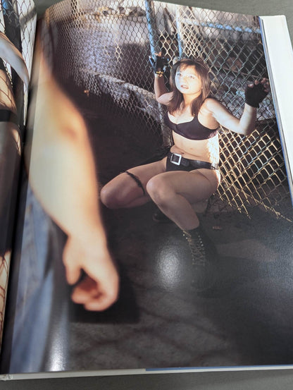 【直筆サイン入り】キューティー鈴木 写真集 ガードレス