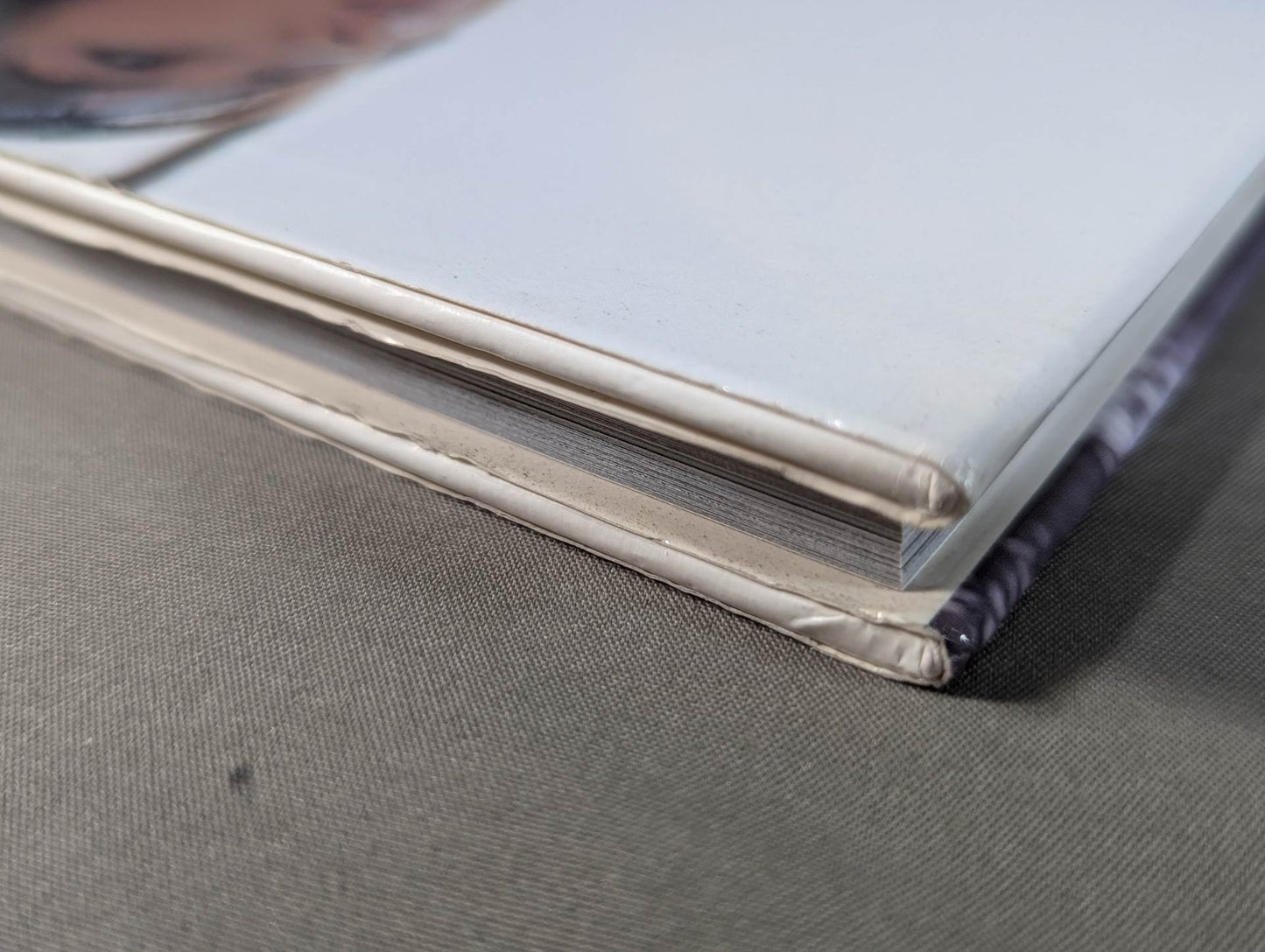 【直筆サイン入り】キューティー鈴木 写真集 ガードレス