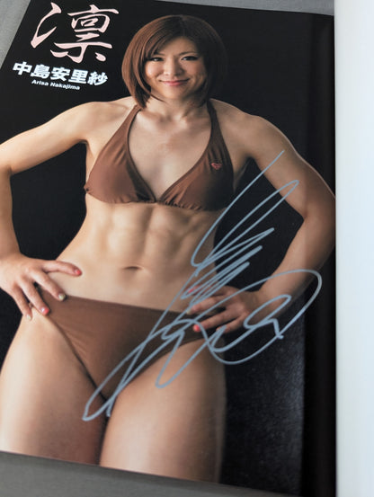 【6選手直筆サイン入り】装鋼麗女 参 ～女子プロレスラー超戦闘的写真集～