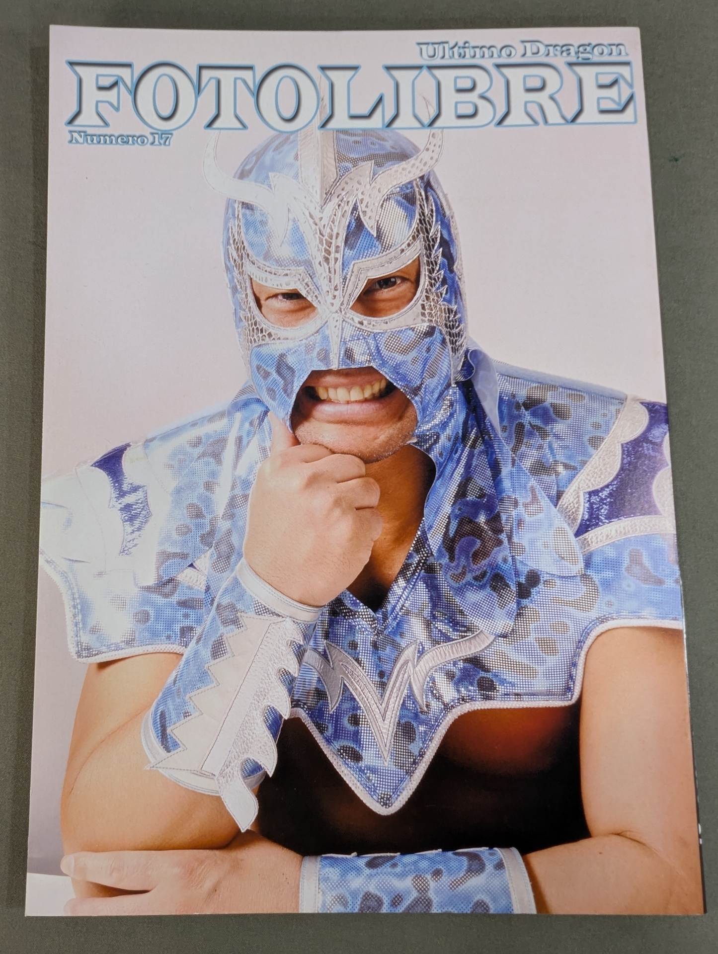 【Ultimo Dragon hand signed autograph 】FOTOLIBRE de Mascara Numero.17