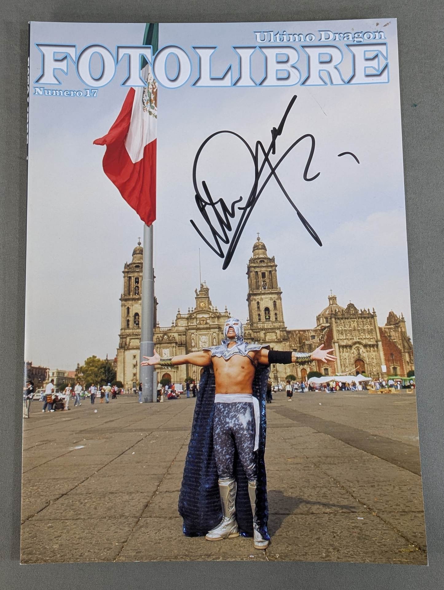 【Ultimo Dragon hand signed autograph 】FOTOLIBRE de Mascara Numero.17