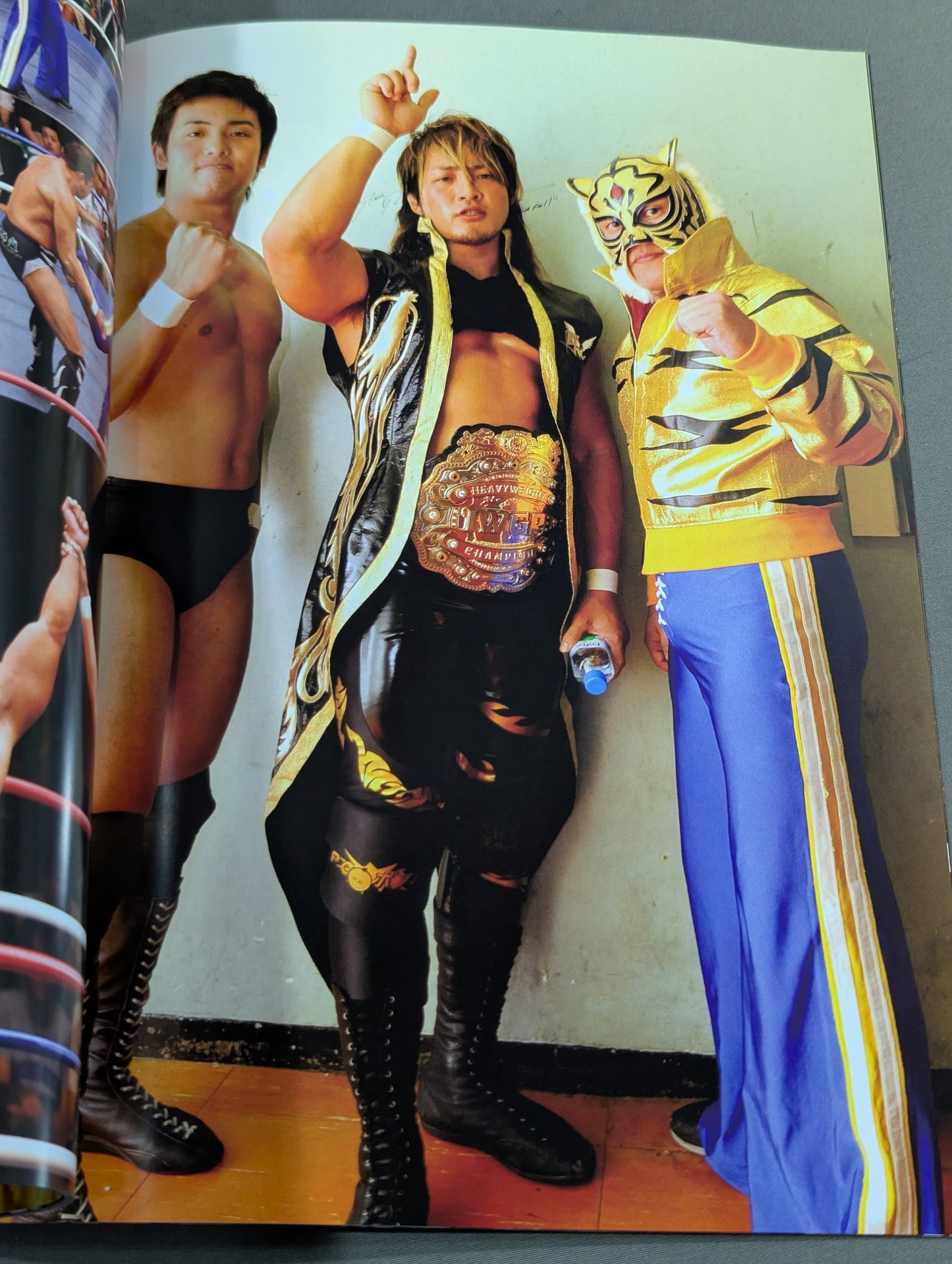 [4th  Tiger Mask hand signed autograph 】FOTOLIBRE de Mascara Numero.21