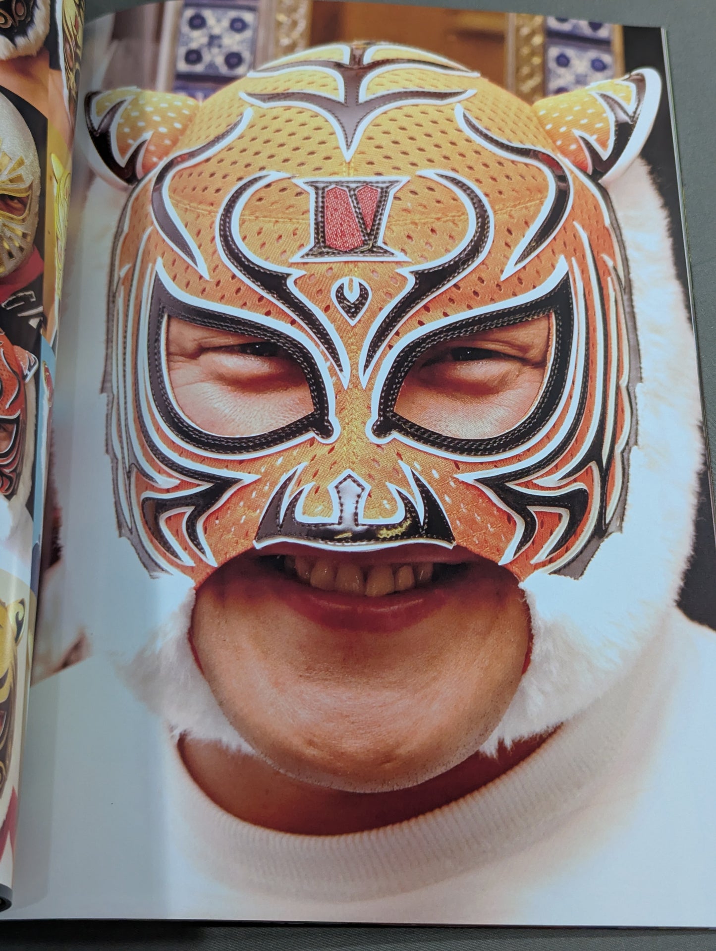 [4th  Tiger Mask hand signed autograph 】FOTOLIBRE de Mascara Numero.21