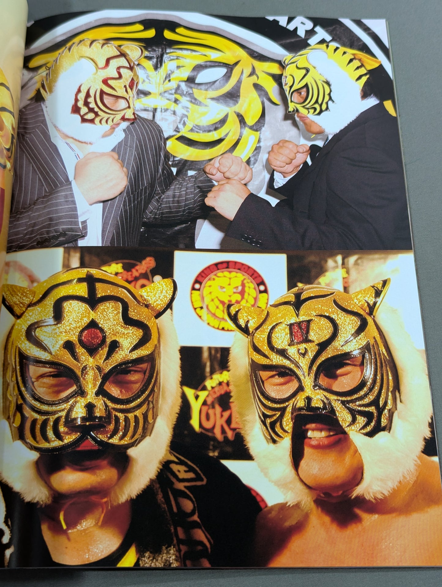 [4th  Tiger Mask hand signed autograph 】FOTOLIBRE de Mascara Numero.21