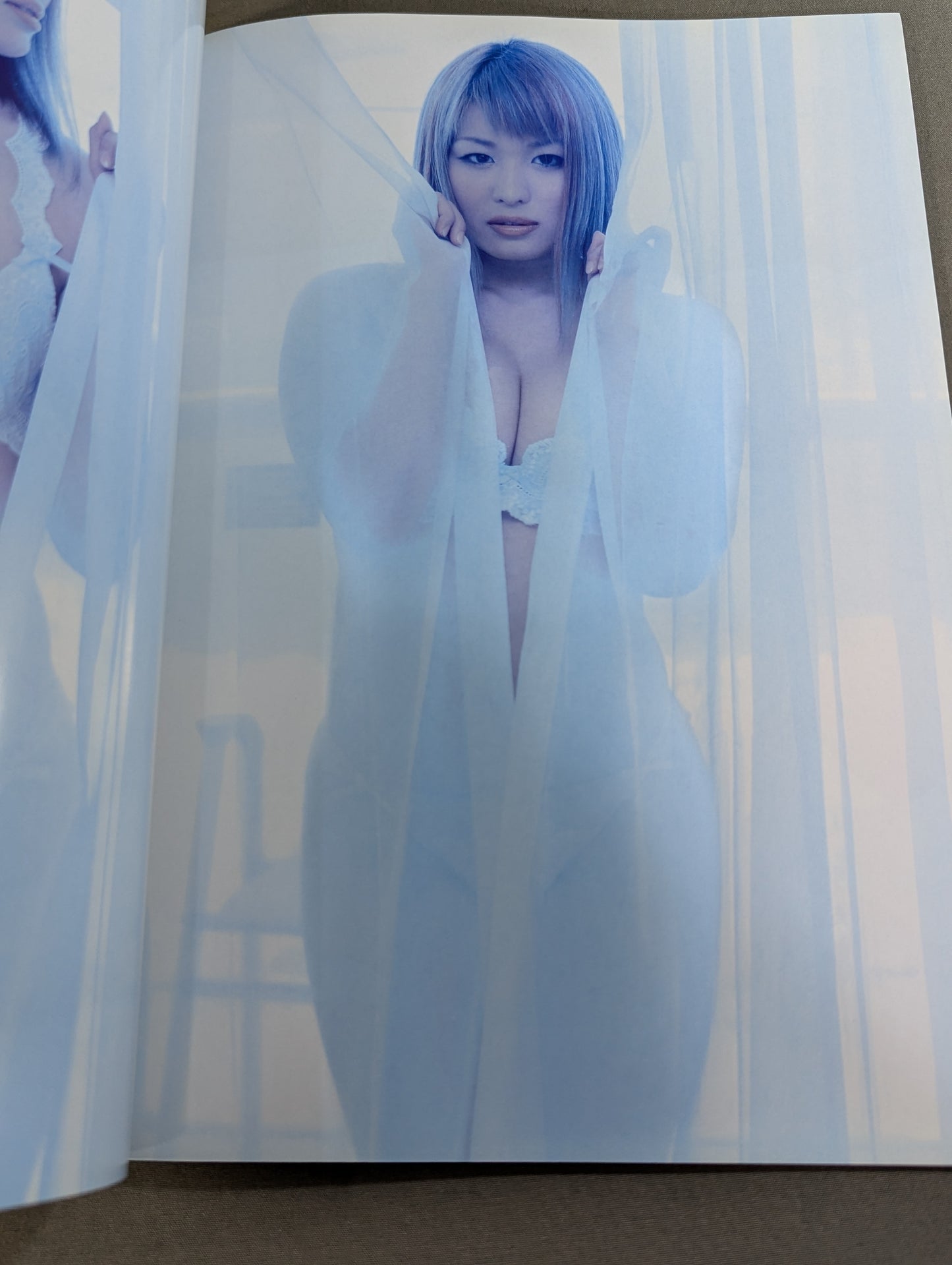 【紫雷イオ＆IOTICA(イオティカ) 直筆サイン入り】FOTOLIBRE de Mascara Numero.34